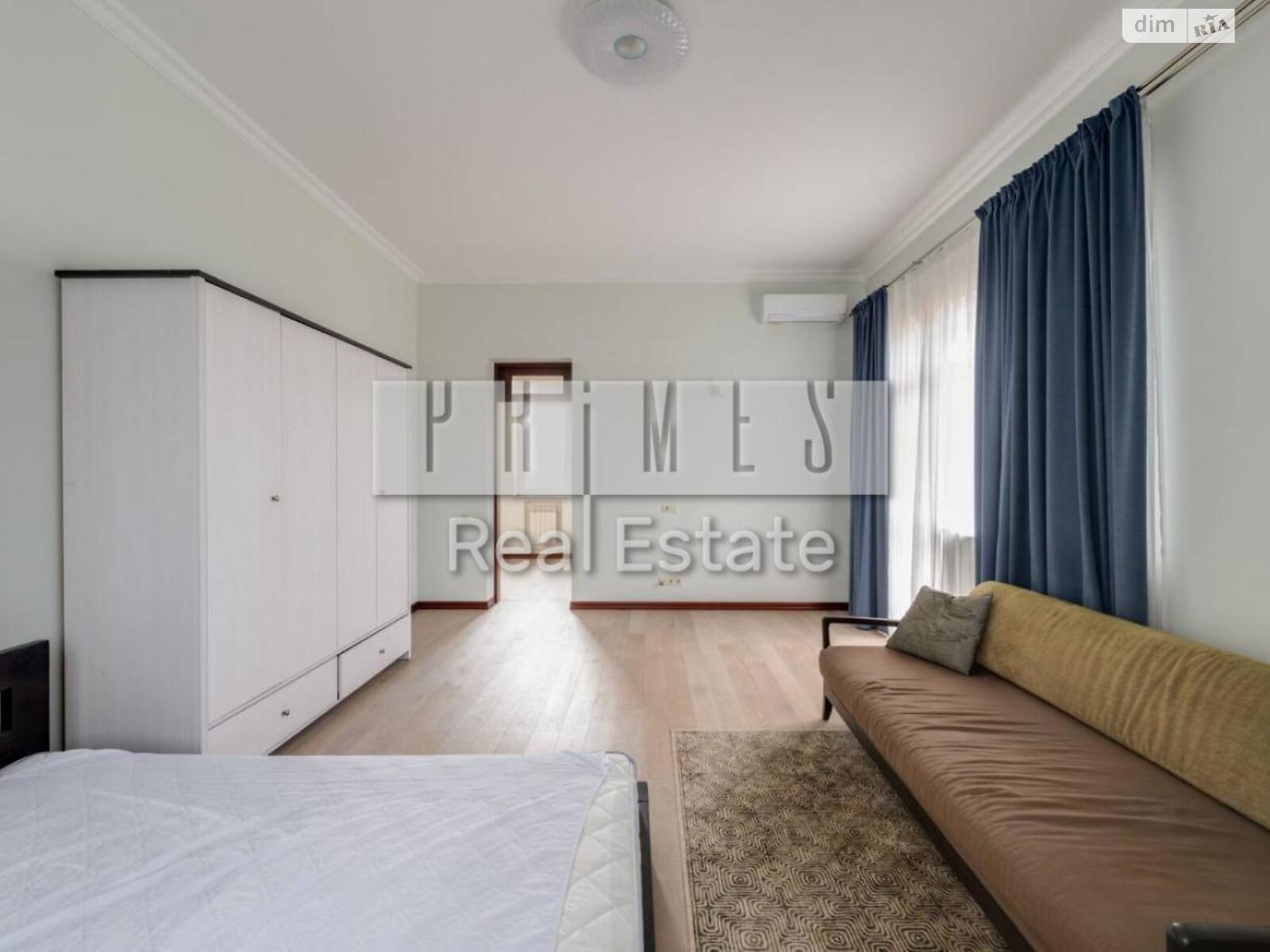 трехэтажный дом с гаражом, 912 кв. м, кирпич. Продажа в Козине фото 1 трехэтажный дом с гаражом, 912 кв. м, кирпич. Продажа в Козине фото 1