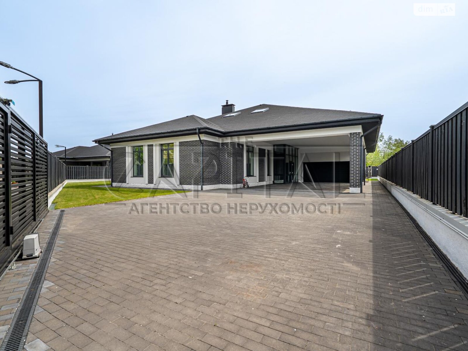 двоповерховий будинок з гаражем, 281.1 кв. м, цегла. Продаж у Козині фото 1 двоповерховий будинок з гаражем, 281.1 кв. м, цегла. Продаж у Козині фото 1