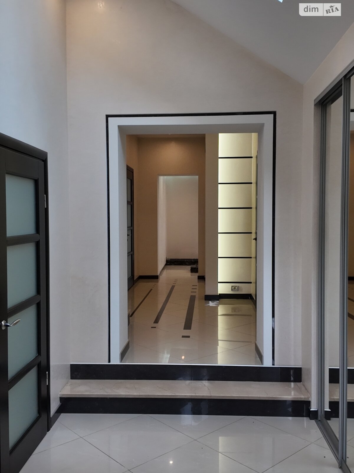 двухэтажный дом с гаражом, 500 кв. м, кирпич. Продажа в Козине фото 1 двухэтажный дом с гаражом, 500 кв. м, кирпич. Продажа в Козине фото 1