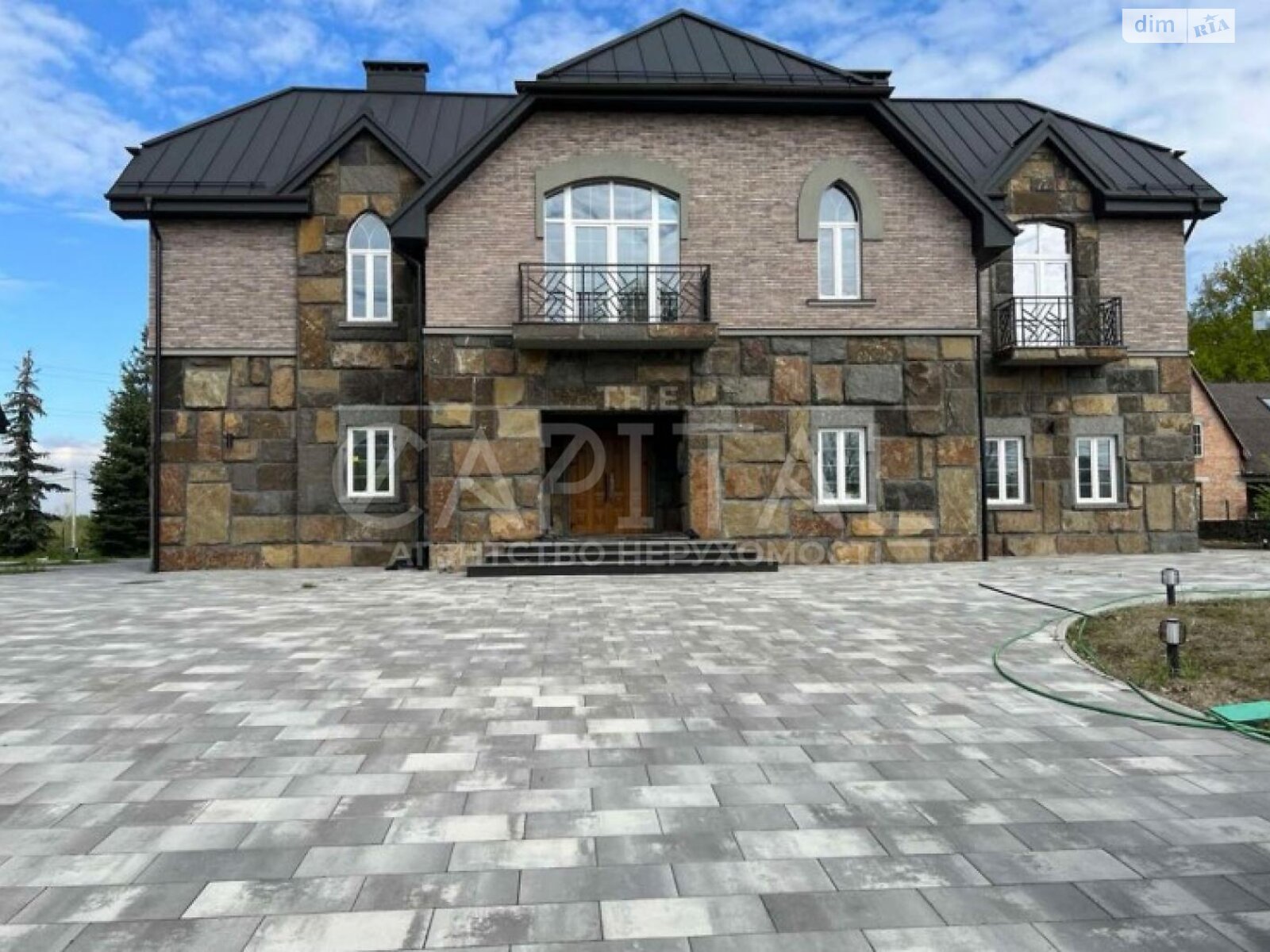 двухэтажный дом с гаражом, 650 кв. м, кирпич. Продажа в Козине фото 1 двухэтажный дом с гаражом, 650 кв. м, кирпич. Продажа в Козине фото 1