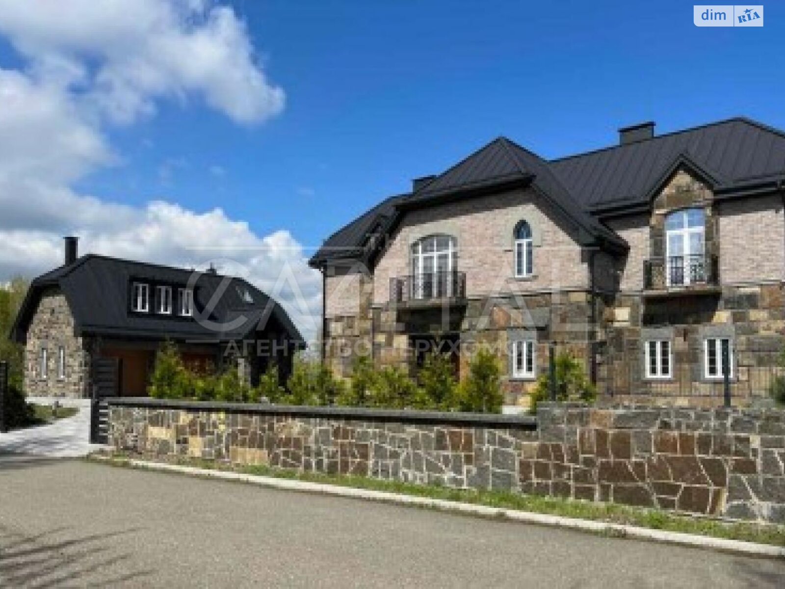 двухэтажный дом с гаражом, 650 кв. м, кирпич. Продажа в Козине фото 1 двухэтажный дом с гаражом, 650 кв. м, кирпич. Продажа в Козине фото 1