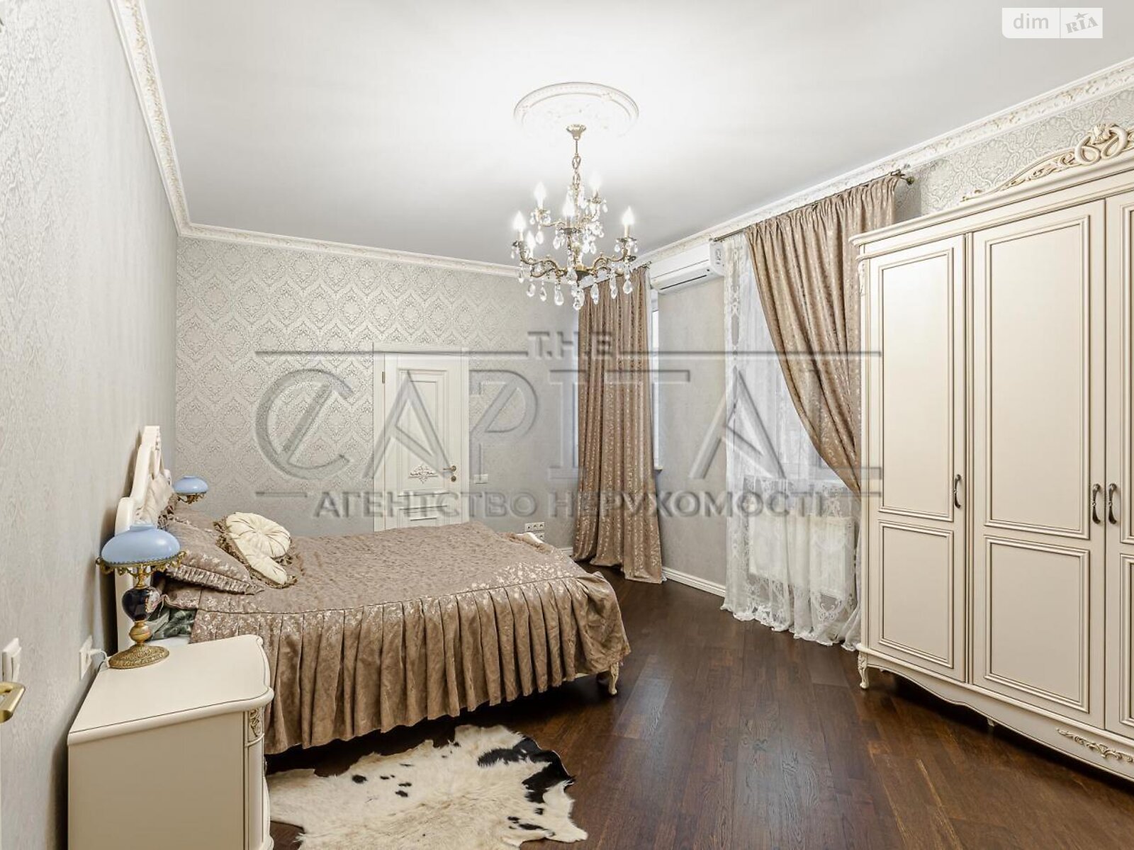 трехэтажный дом с балконом, 540 кв. м, кирпич. Продажа в Козине фото 1