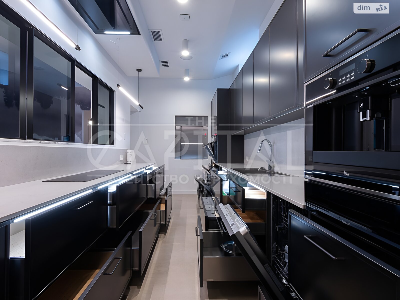 двухэтажный дом, 1200 кв. м, кирпич. Продажа в Козине фото 1 двухэтажный дом, 1200 кв. м, кирпич. Продажа в Козине фото 1