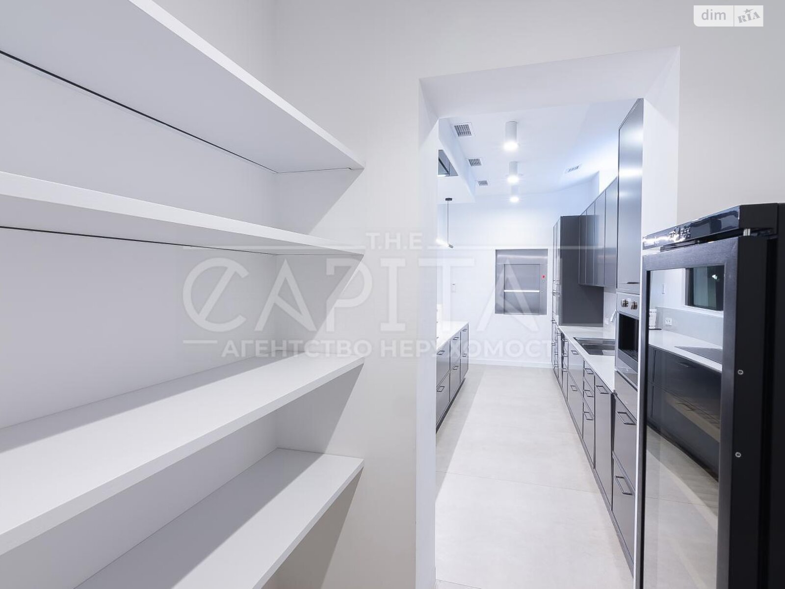 двухэтажный дом, 1200 кв. м, кирпич. Продажа в Козине фото 1 двухэтажный дом, 1200 кв. м, кирпич. Продажа в Козине фото 1