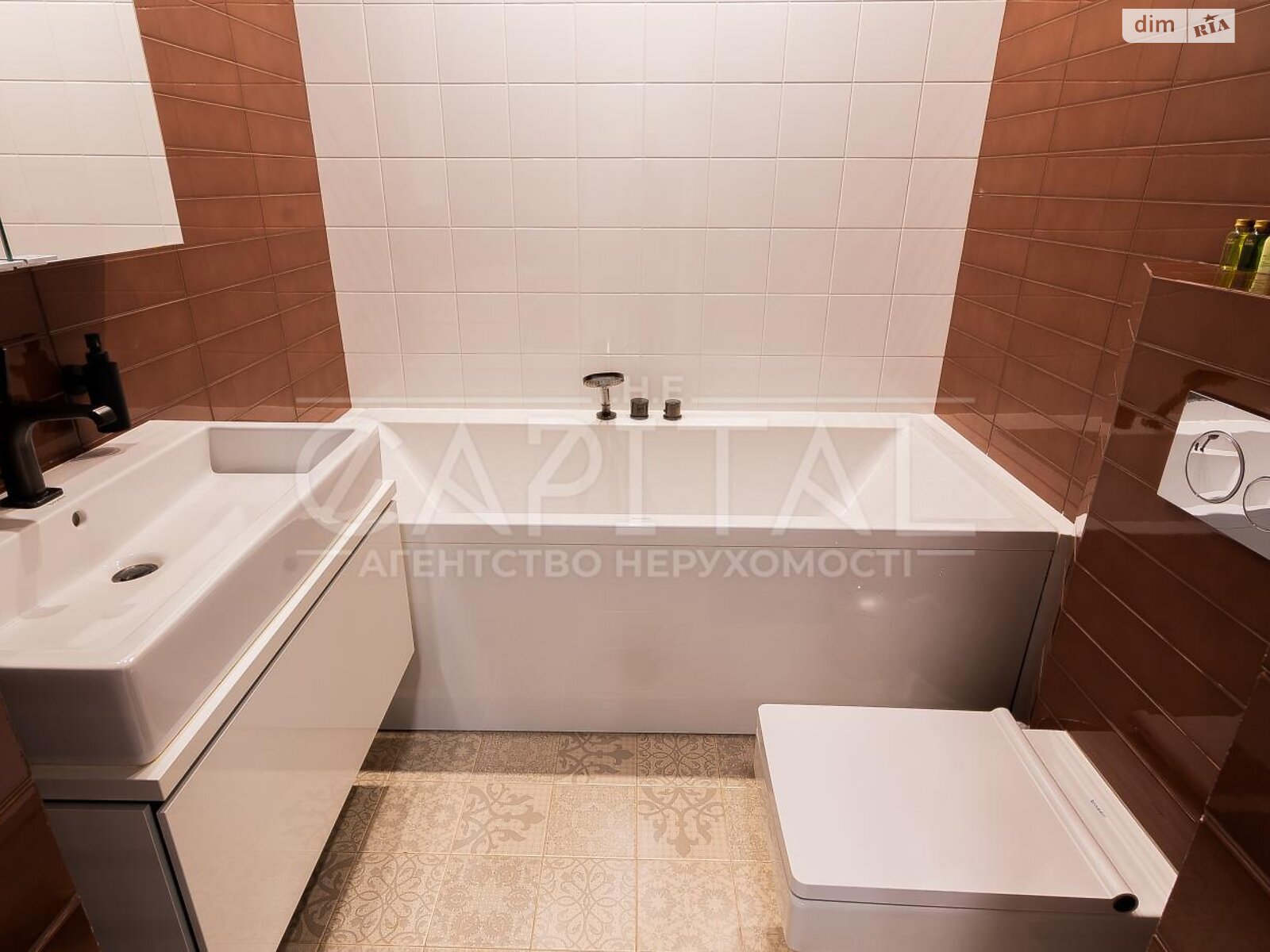 двухэтажный дом, 1200 кв. м, кирпич. Продажа в Козине фото 1 двухэтажный дом, 1200 кв. м, кирпич. Продажа в Козине фото 1