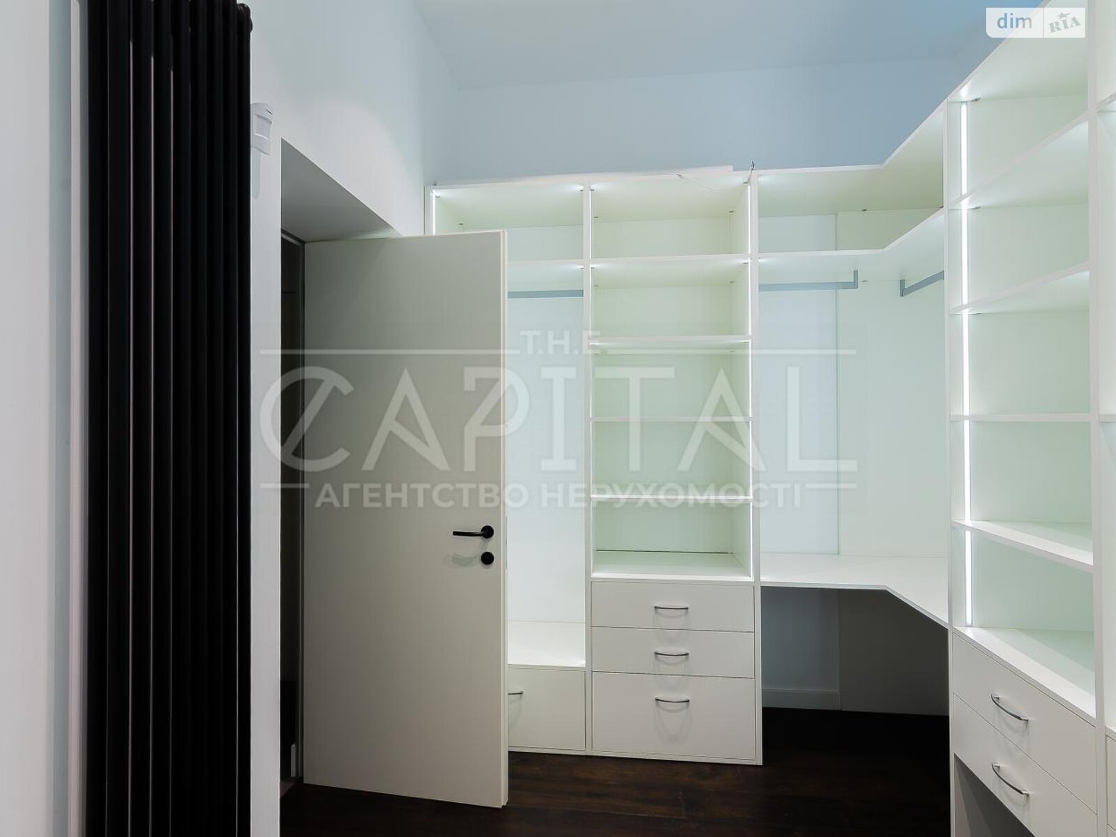 двухэтажный дом, 1200 кв. м, кирпич. Продажа в Козине фото 1 двухэтажный дом, 1200 кв. м, кирпич. Продажа в Козине фото 1
