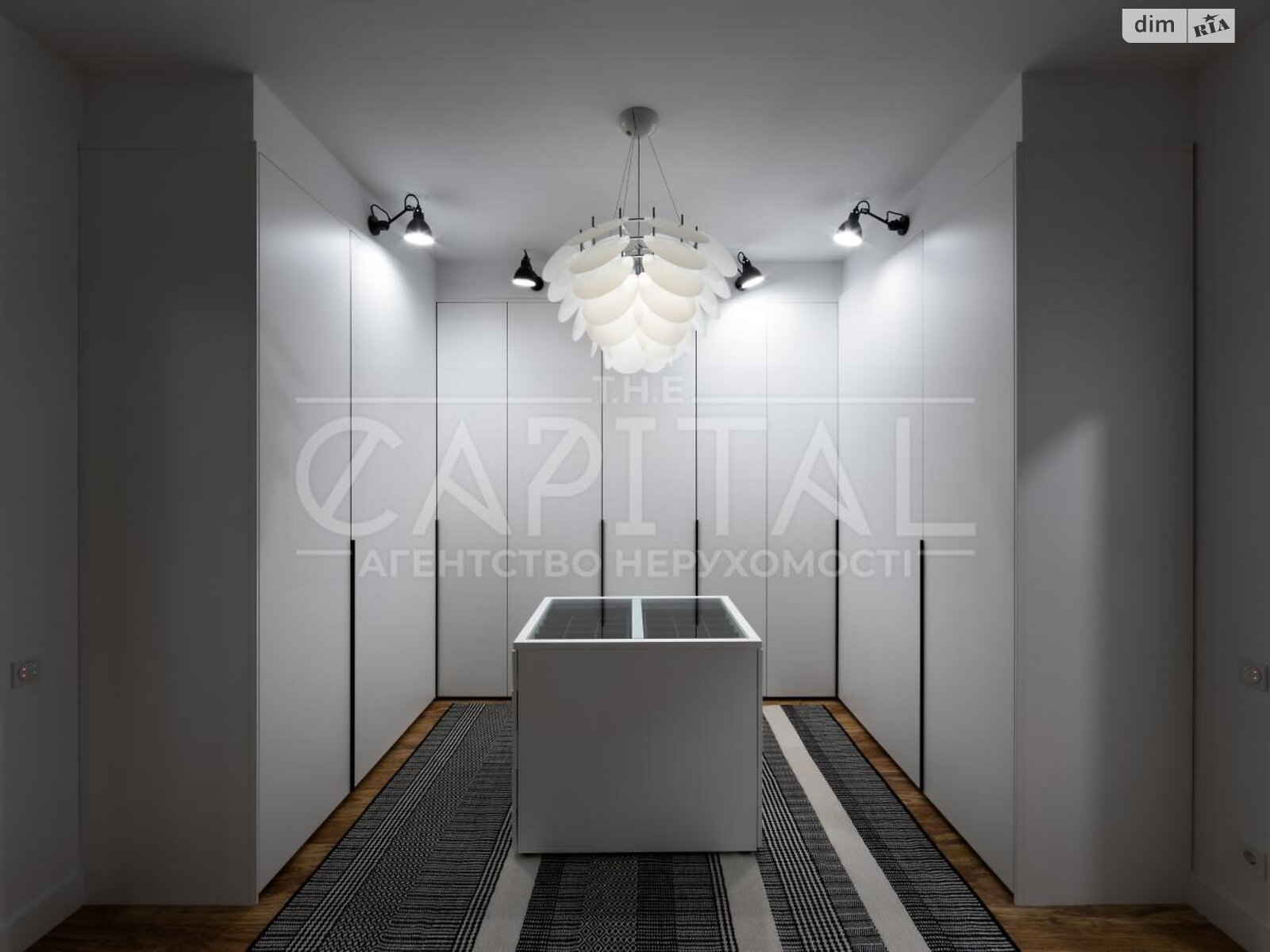 двухэтажный дом, 1200 кв. м, кирпич. Продажа в Козине фото 1 двухэтажный дом, 1200 кв. м, кирпич. Продажа в Козине фото 1