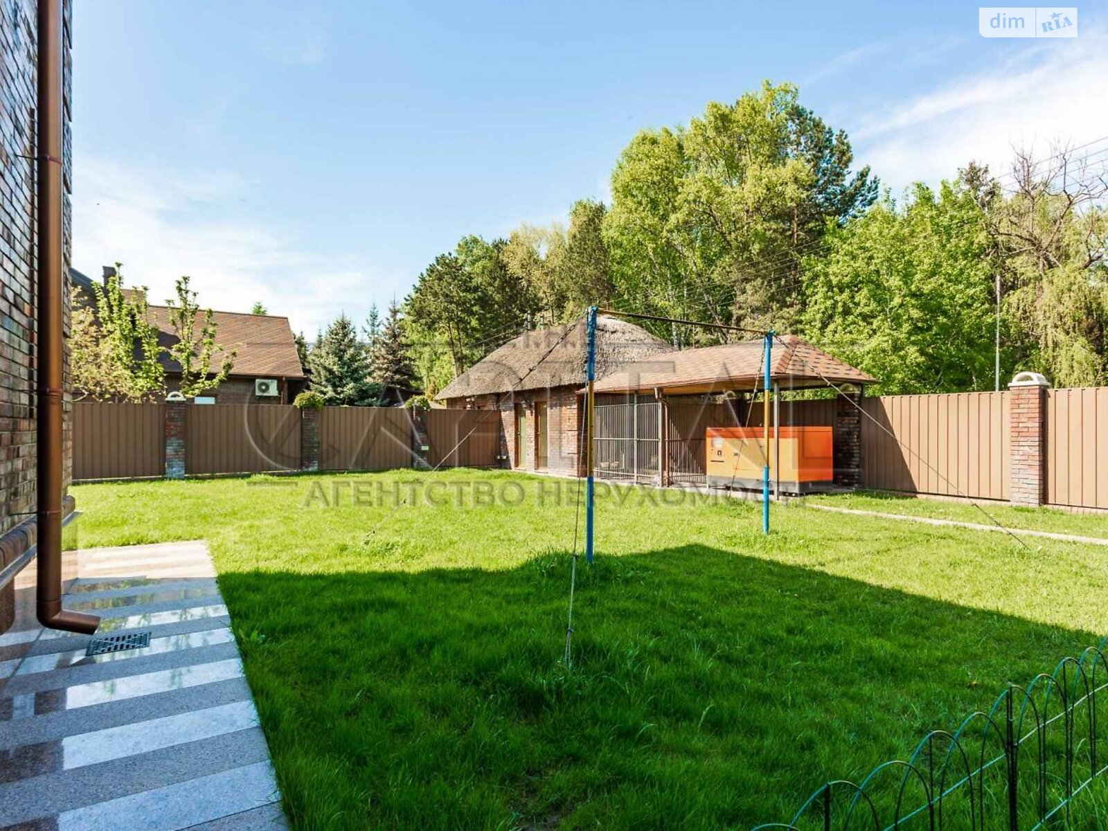 двоповерховий будинок з верандою, 1086.6 кв. м, цегла. Продаж у Козині фото 1 двоповерховий будинок з верандою, 1086.6 кв. м, цегла. Продаж у Козині фото 1