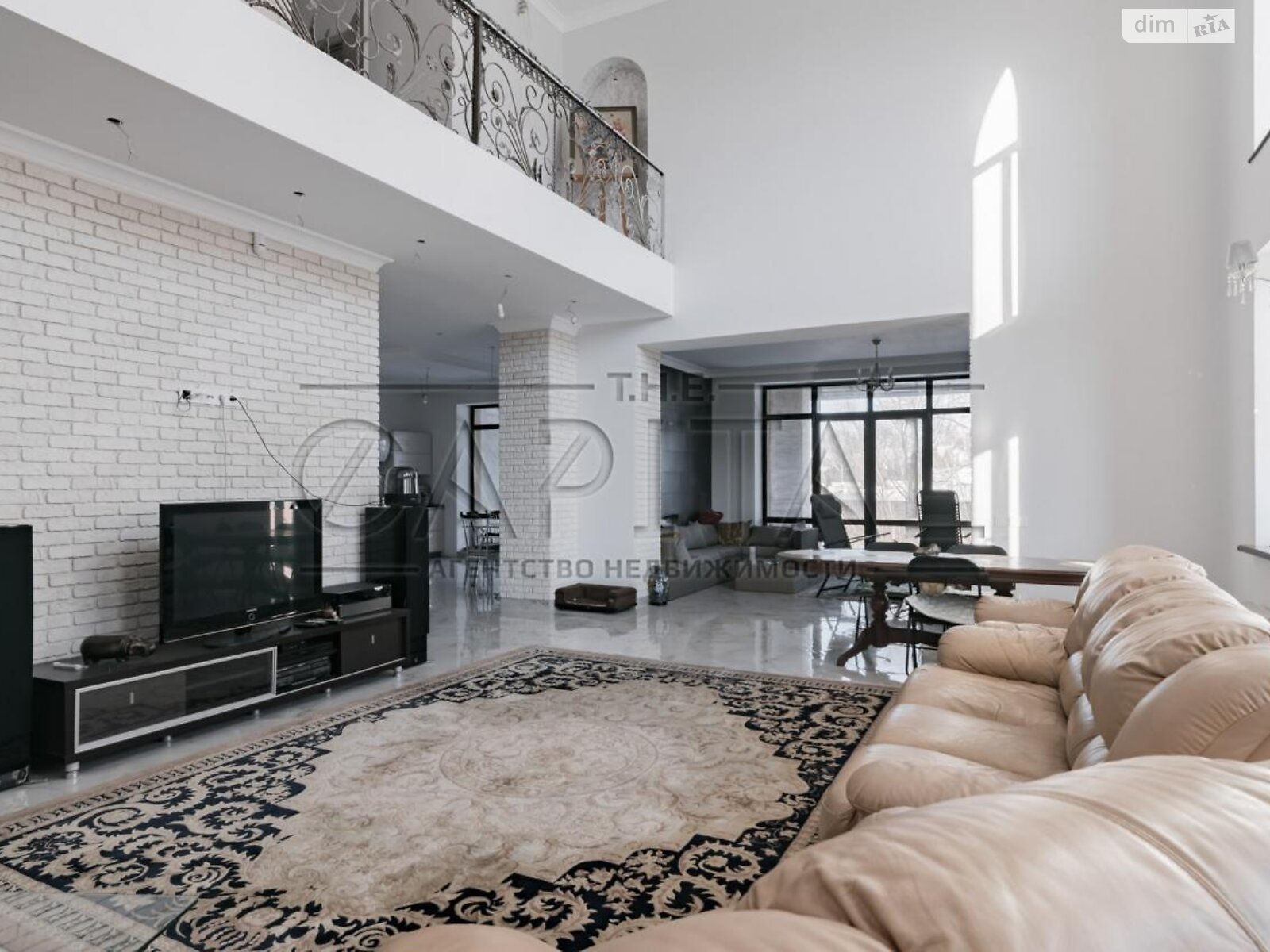 двухэтажный дом с гаражом, 690 кв. м, кирпич. Продажа в Козине фото 1 двухэтажный дом с гаражом, 690 кв. м, кирпич. Продажа в Козине фото 1