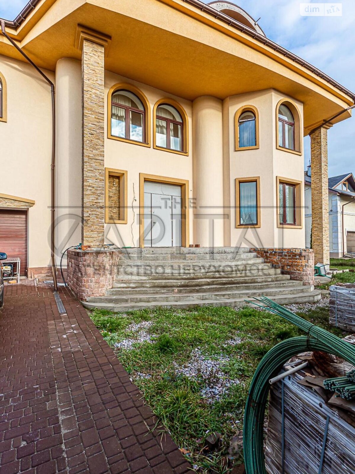 двухэтажный дом с гаражом, 690 кв. м, кирпич. Продажа в Козине фото 1 двухэтажный дом с гаражом, 690 кв. м, кирпич. Продажа в Козине фото 1