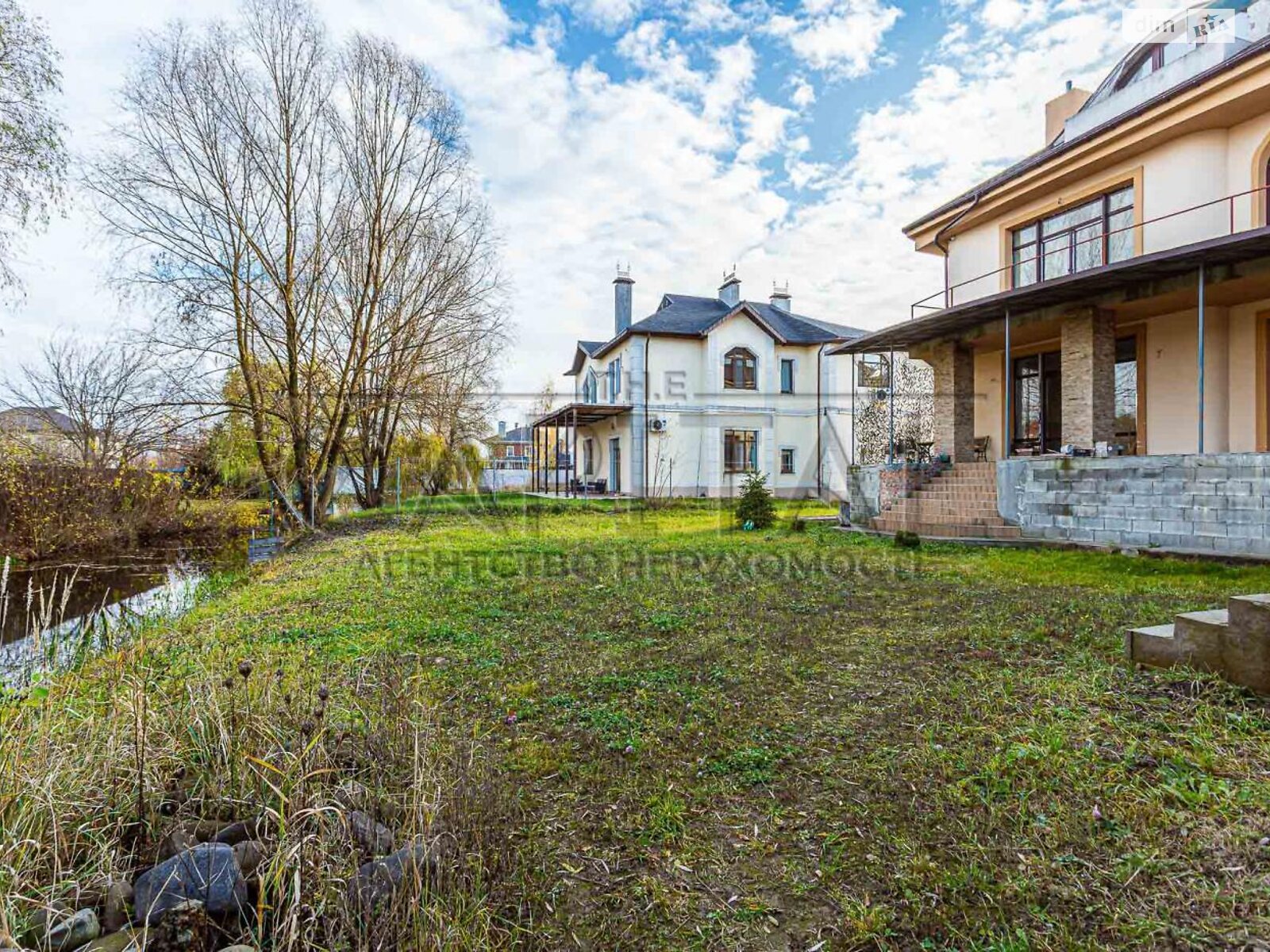 двухэтажный дом с гаражом, 690 кв. м, кирпич. Продажа в Козине фото 1 двухэтажный дом с гаражом, 690 кв. м, кирпич. Продажа в Козине фото 1