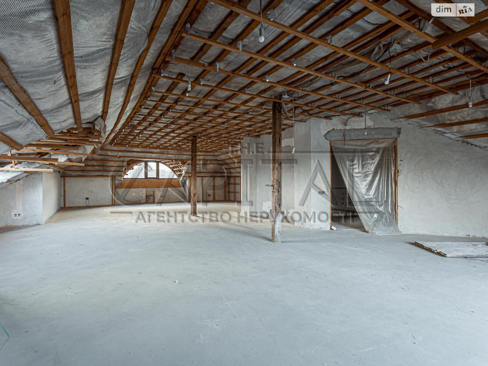 двухэтажный дом с гаражом, 690 кв. м, кирпич. Продажа в Козине фото 1 двухэтажный дом с гаражом, 690 кв. м, кирпич. Продажа в Козине фото 1