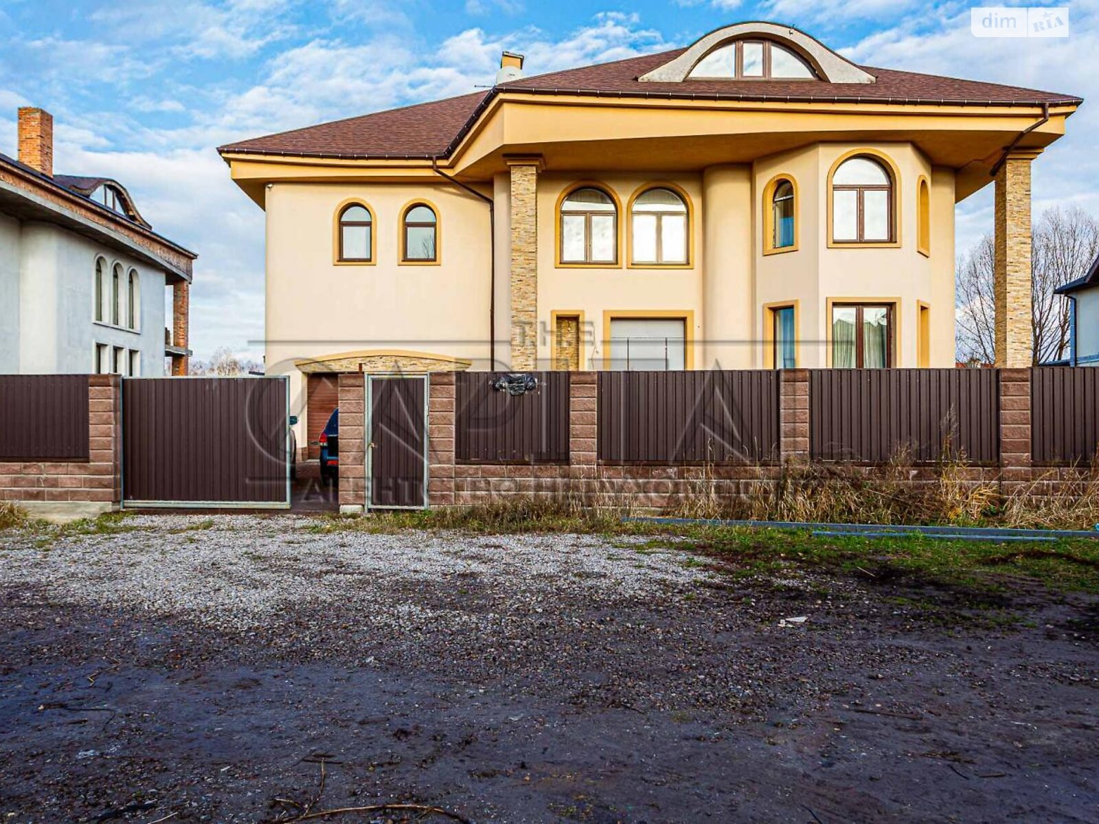 двухэтажный дом с гаражом, 690 кв. м, кирпич. Продажа в Козине фото 1 двухэтажный дом с гаражом, 690 кв. м, кирпич. Продажа в Козине фото 1