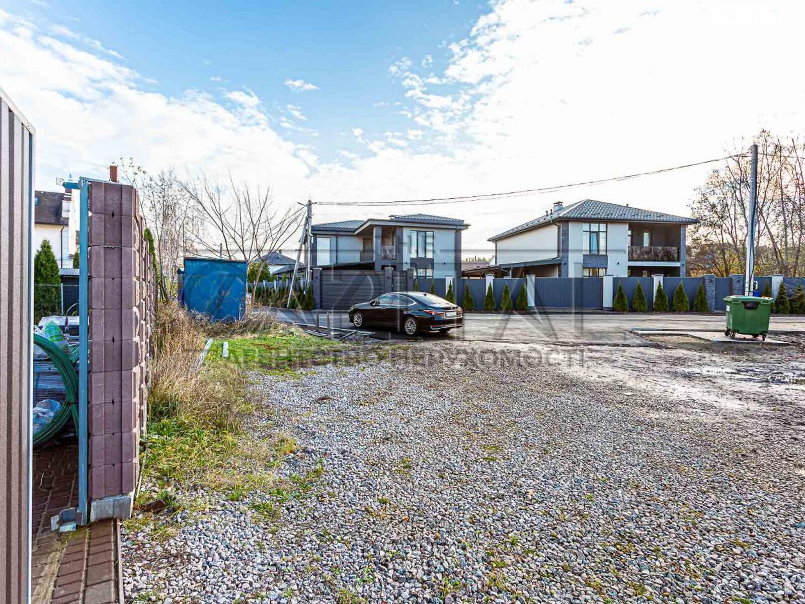 двухэтажный дом с гаражом, 690 кв. м, кирпич. Продажа в Козине фото 1 двухэтажный дом с гаражом, 690 кв. м, кирпич. Продажа в Козине фото 1