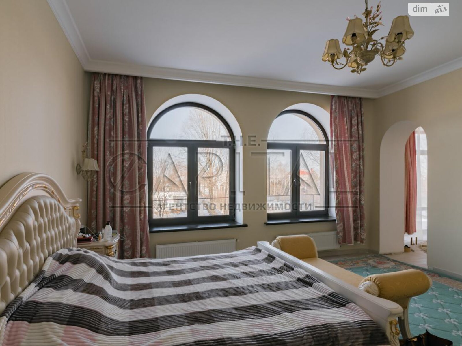 двоповерховий будинок з гаражем, 690 кв. м, цегла. Продаж у Козині фото 1 двоповерховий будинок з гаражем, 690 кв. м, цегла. Продаж у Козині фото 1