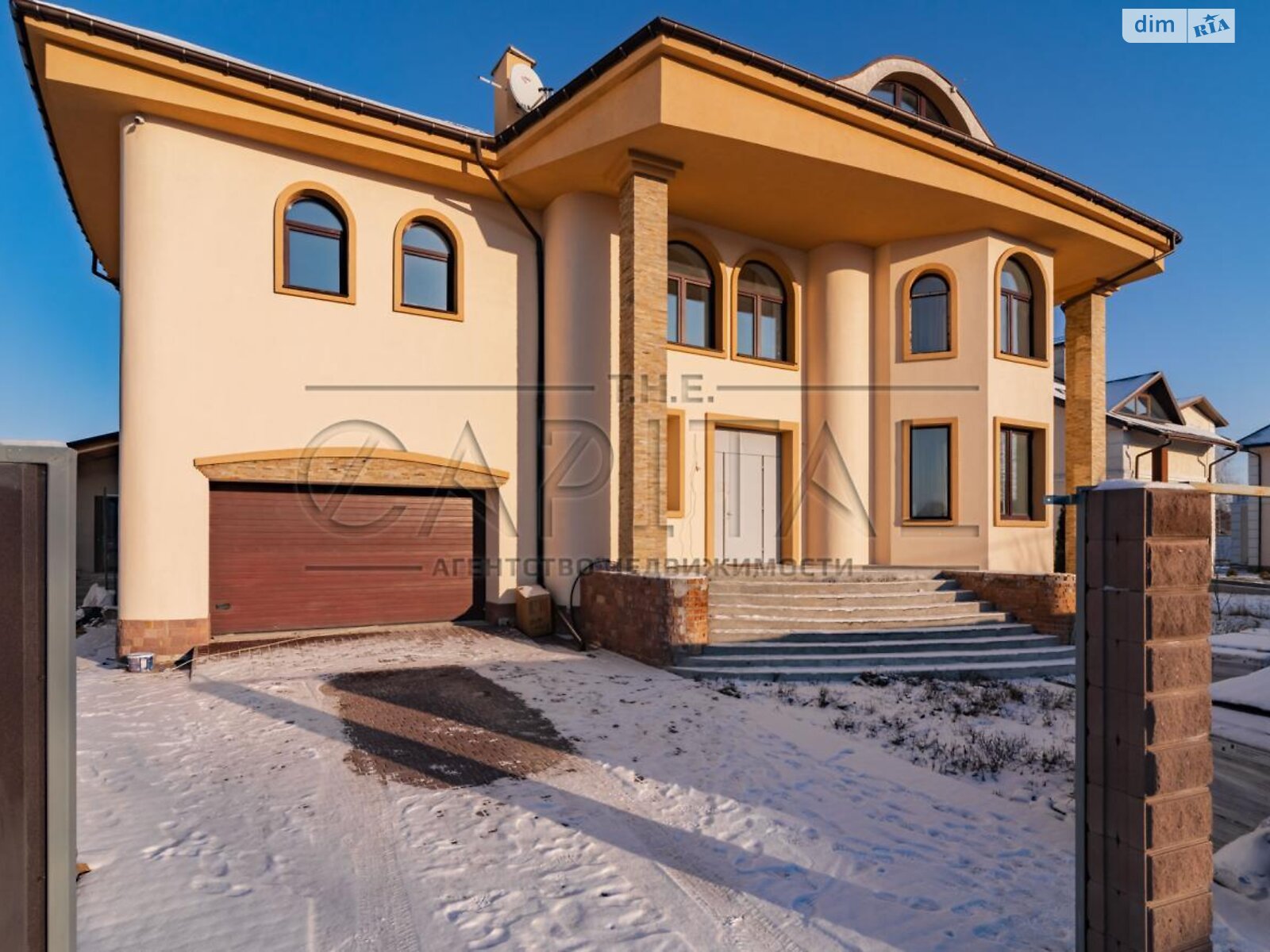 двухэтажный дом с гаражом, 690 кв. м, кирпич. Продажа в Козине фото 1 двухэтажный дом с гаражом, 690 кв. м, кирпич. Продажа в Козине фото 1