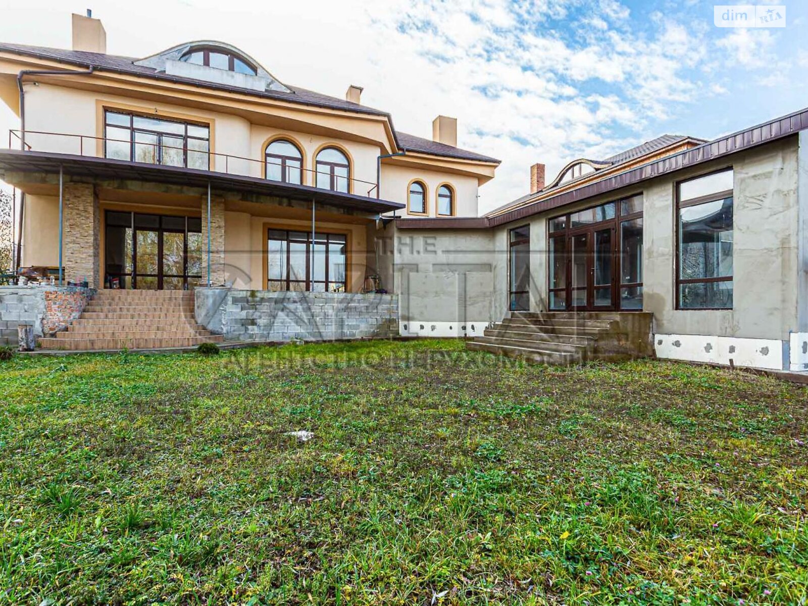 двухэтажный дом с гаражом, 690 кв. м, кирпич. Продажа в Козине фото 1 двухэтажный дом с гаражом, 690 кв. м, кирпич. Продажа в Козине фото 1