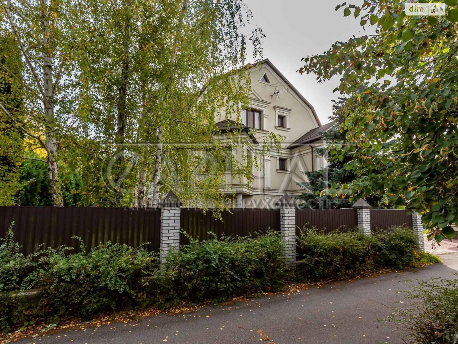 трехэтажный дом с гаражом, 490 кв. м, кирпич. Продажа в Козине фото 1 трехэтажный дом с гаражом, 490 кв. м, кирпич. Продажа в Козине фото 1