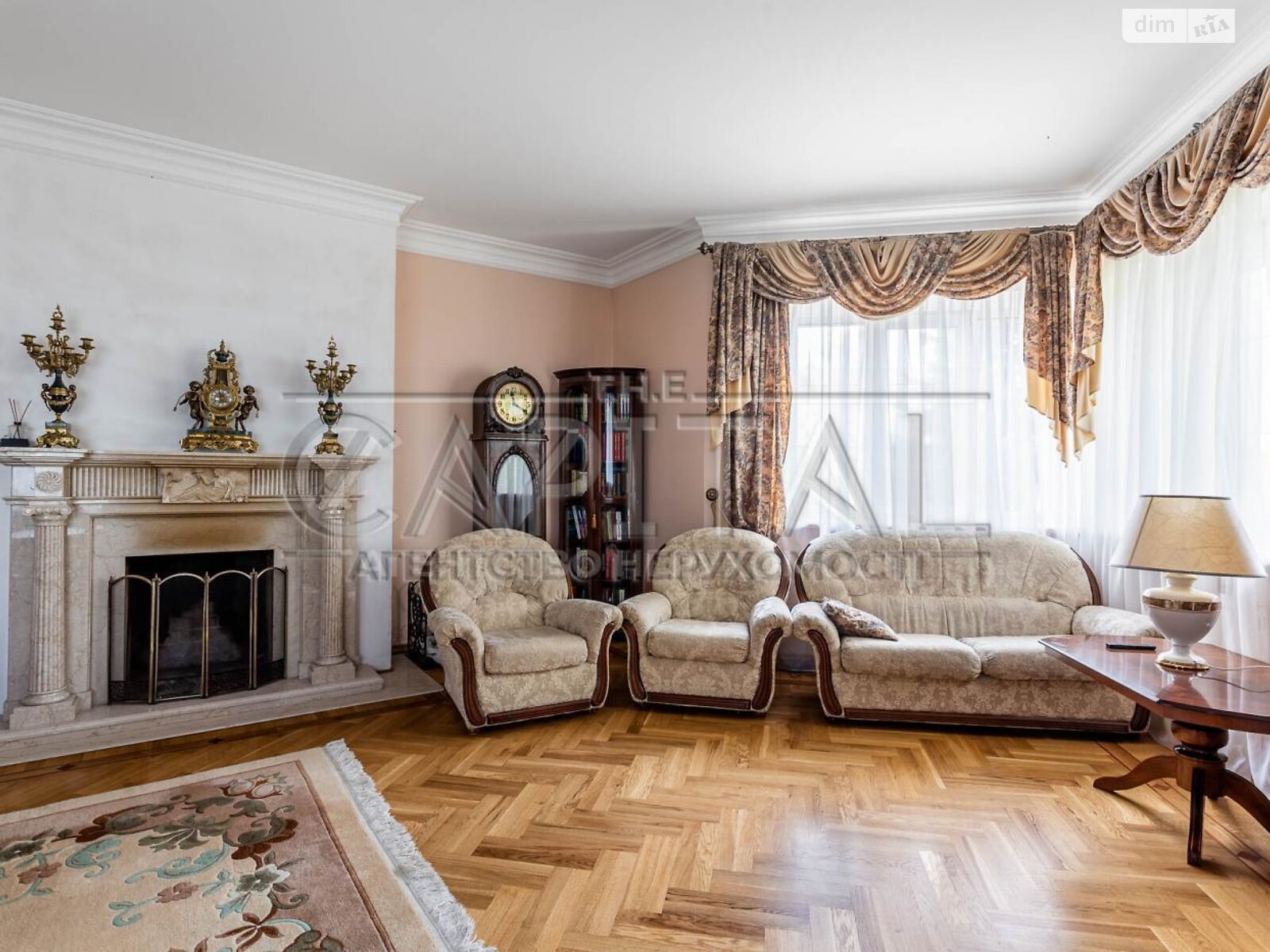 трехэтажный дом с гаражом, 490 кв. м, кирпич. Продажа в Козине фото 1 трехэтажный дом с гаражом, 490 кв. м, кирпич. Продажа в Козине фото 1