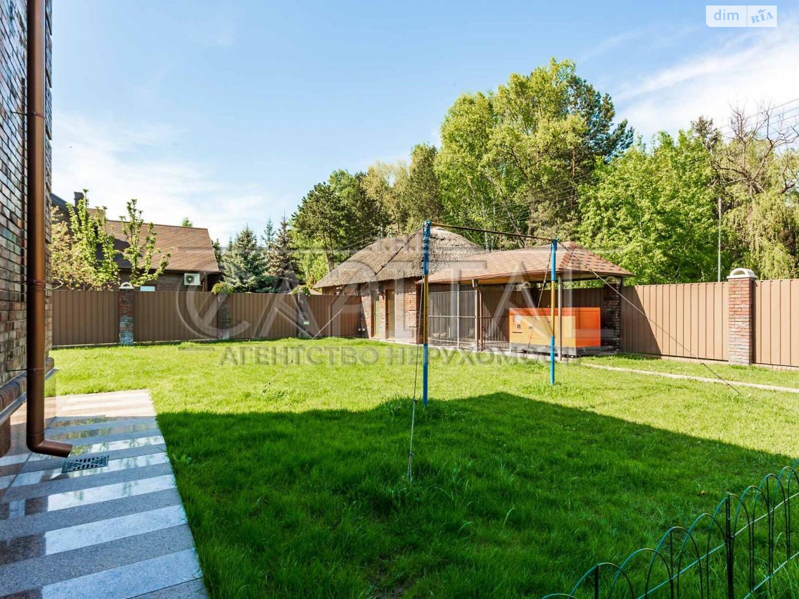 двоповерховий будинок, 1086.6 кв. м, цегла. Продаж у Козині фото 1 двоповерховий будинок, 1086.6 кв. м, цегла. Продаж у Козині фото 1