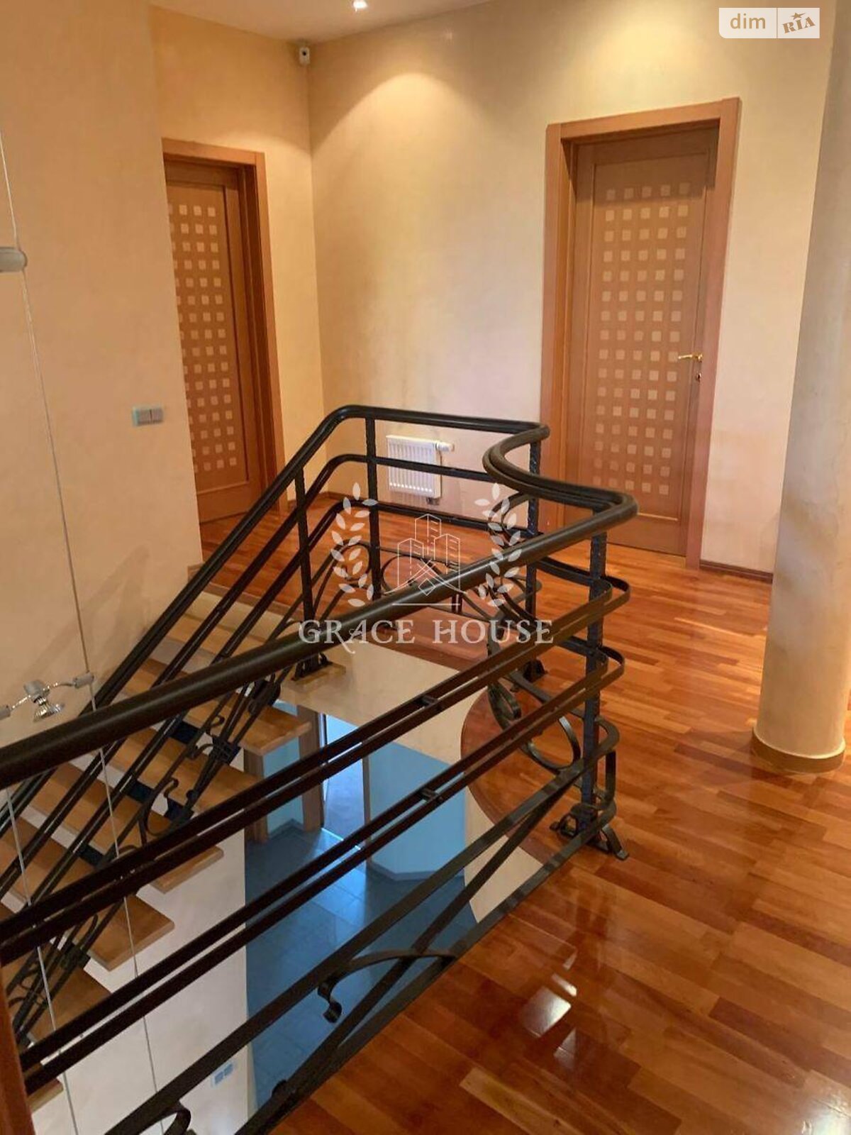 трехэтажный дом с верандой, 678.8 кв. м, кирпич. Продажа в Козине фото 1 трехэтажный дом с верандой, 678.8 кв. м, кирпич. Продажа в Козине фото 1