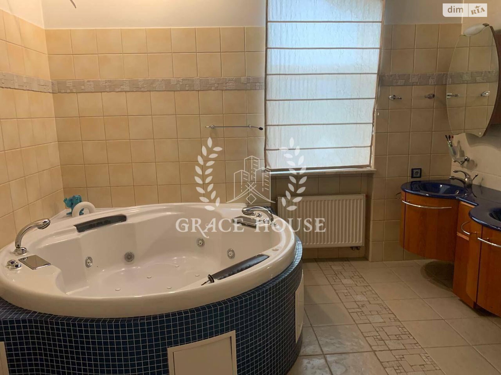 трехэтажный дом с верандой, 678.8 кв. м, кирпич. Продажа в Козине фото 1 трехэтажный дом с верандой, 678.8 кв. м, кирпич. Продажа в Козине фото 1