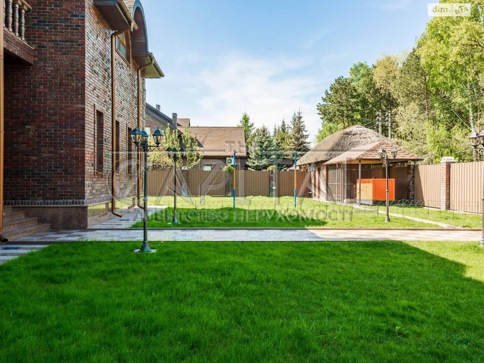 двоповерховий будинок, 1086.6 кв. м, цегла. Продаж у Козині фото 1 двоповерховий будинок, 1086.6 кв. м, цегла. Продаж у Козині фото 1