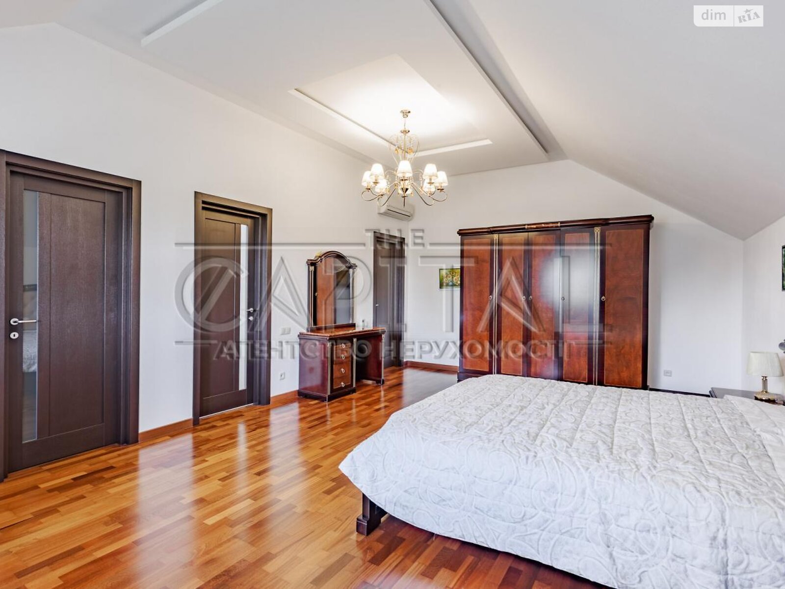 двоповерховий будинок, 1086.6 кв. м, цегла. Продаж у Козині фото 1 двоповерховий будинок, 1086.6 кв. м, цегла. Продаж у Козині фото 1