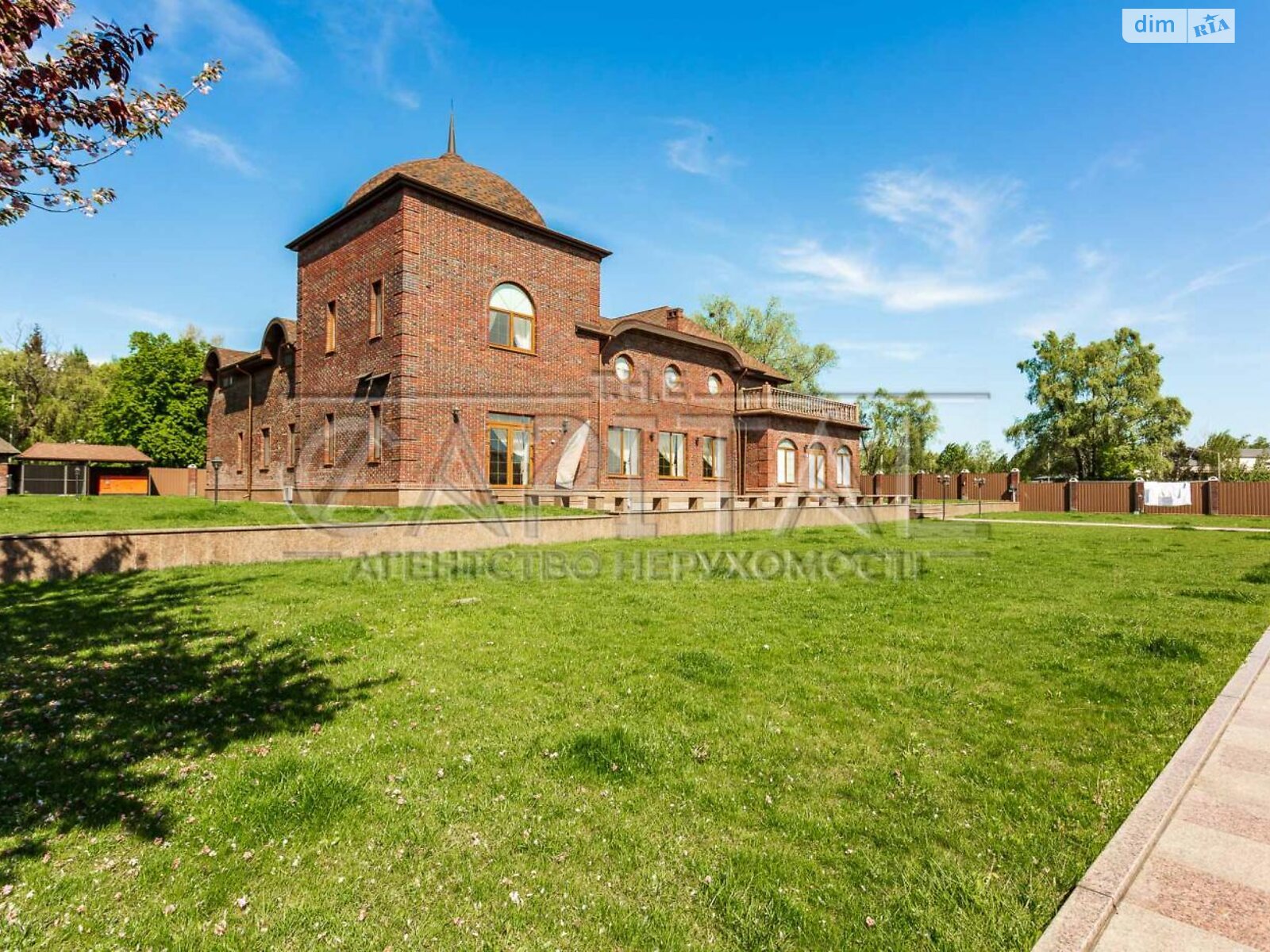 двоповерховий будинок, 1086.6 кв. м, цегла. Продаж у Козині фото 1 двоповерховий будинок, 1086.6 кв. м, цегла. Продаж у Козині фото 1