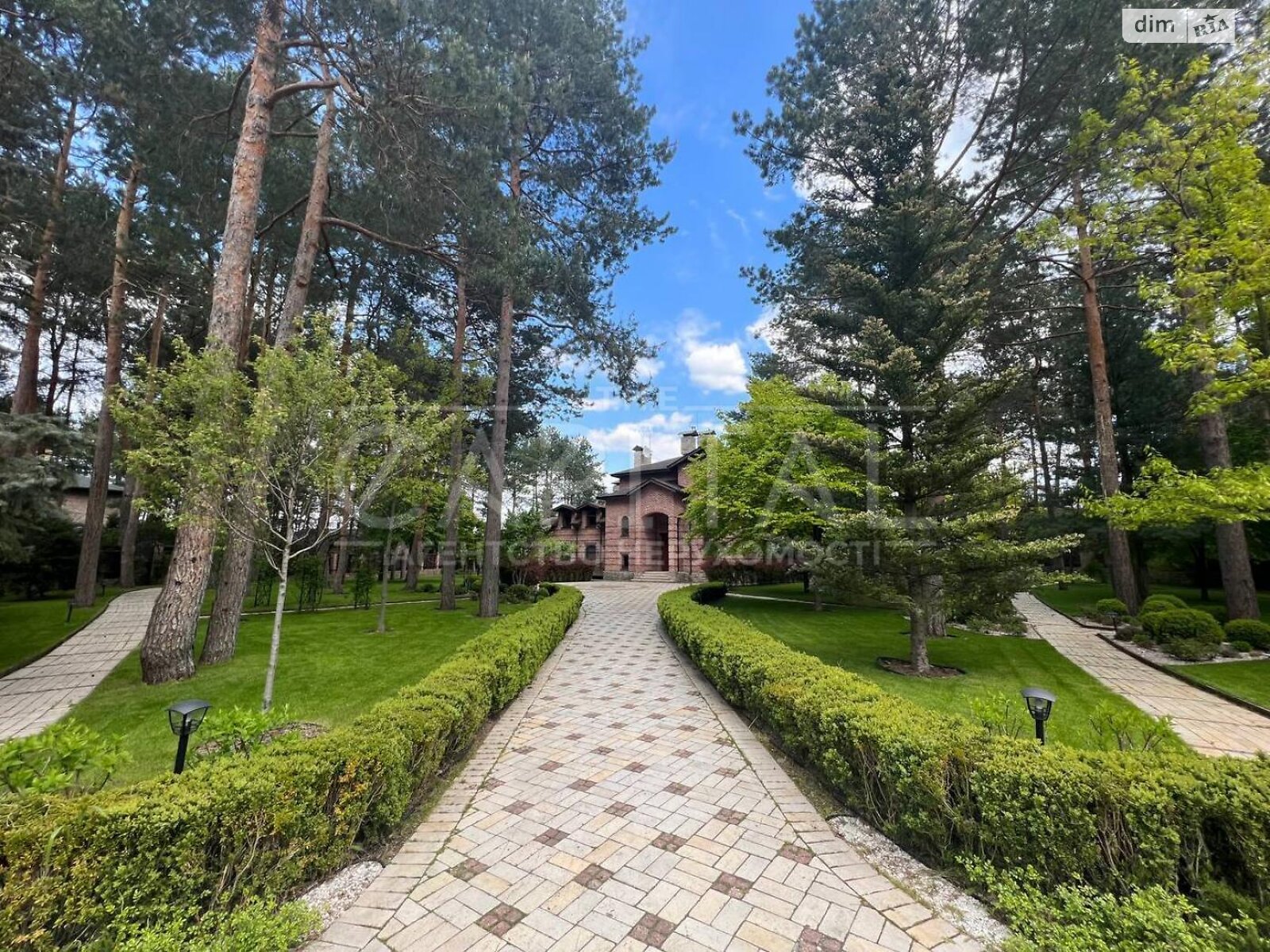 двоповерховий будинок з опаленням, 538.4 кв. м, цегла. Продаж у Козині фото 1 двоповерховий будинок з опаленням, 538.4 кв. м, цегла. Продаж у Козині фото 1