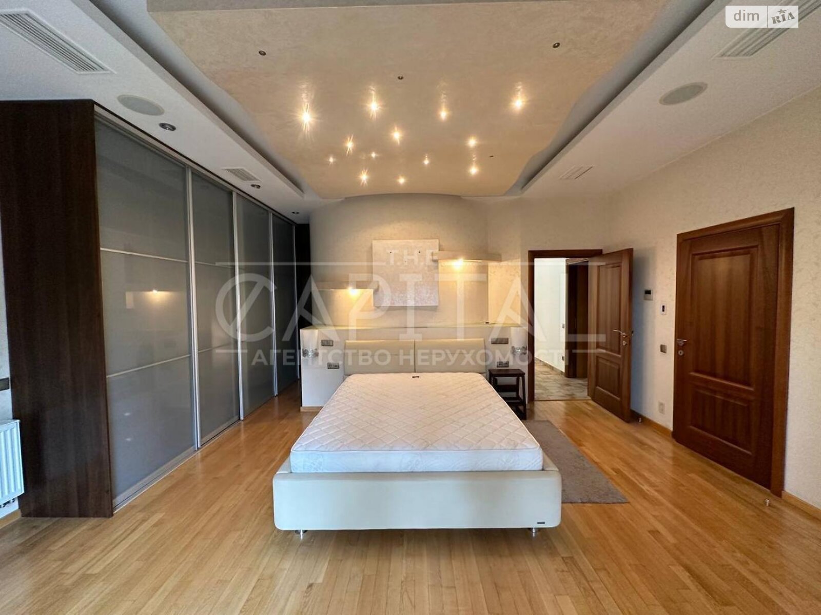 двоповерховий будинок з опаленням, 538.4 кв. м, цегла. Продаж у Козині фото 1 двоповерховий будинок з опаленням, 538.4 кв. м, цегла. Продаж у Козині фото 1