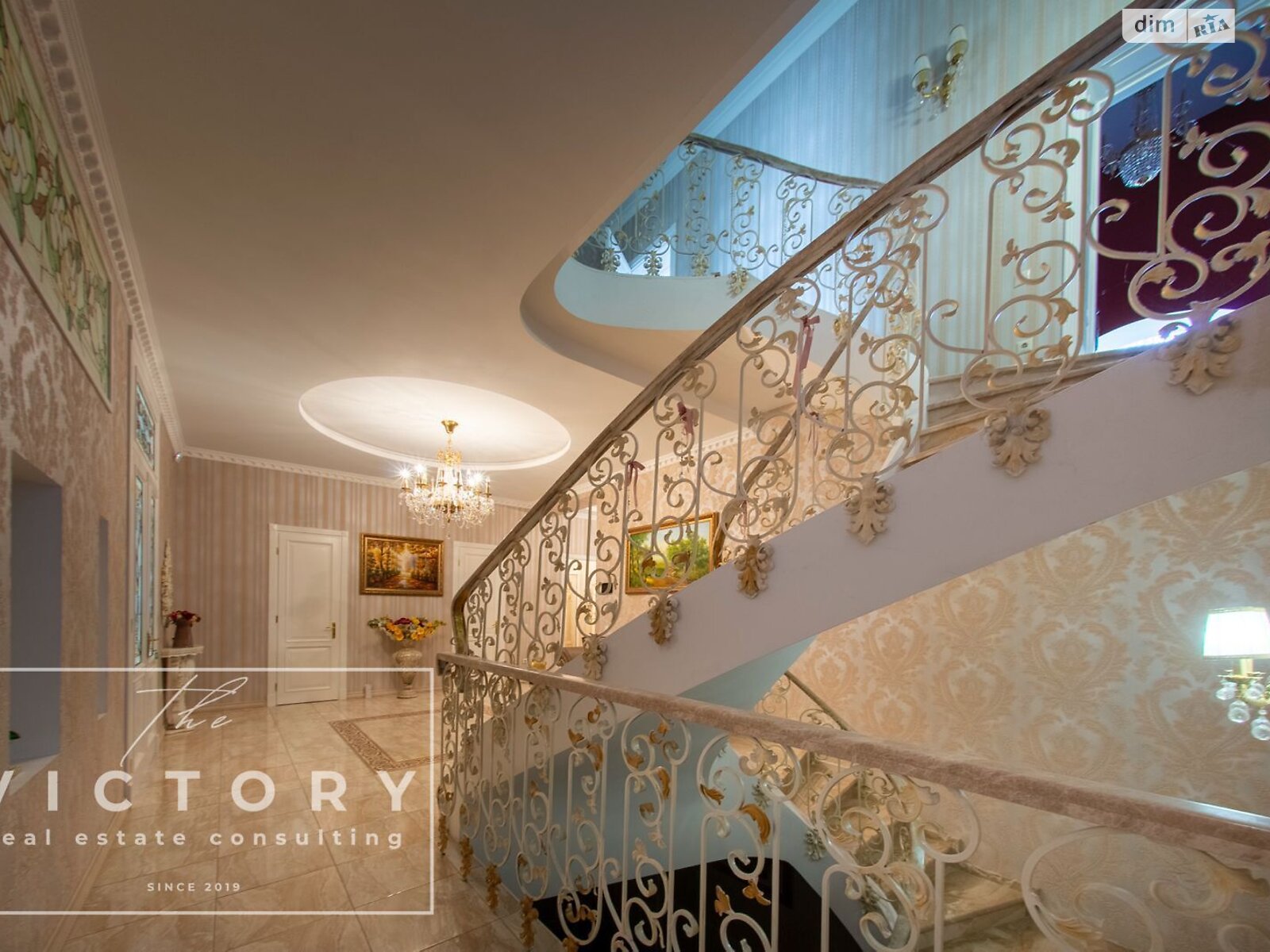 четырехэтажный дом с гаражом, 670.3 кв. м, кирпич. Продажа в Козине фото 1 четырехэтажный дом с гаражом, 670.3 кв. м, кирпич. Продажа в Козине фото 1