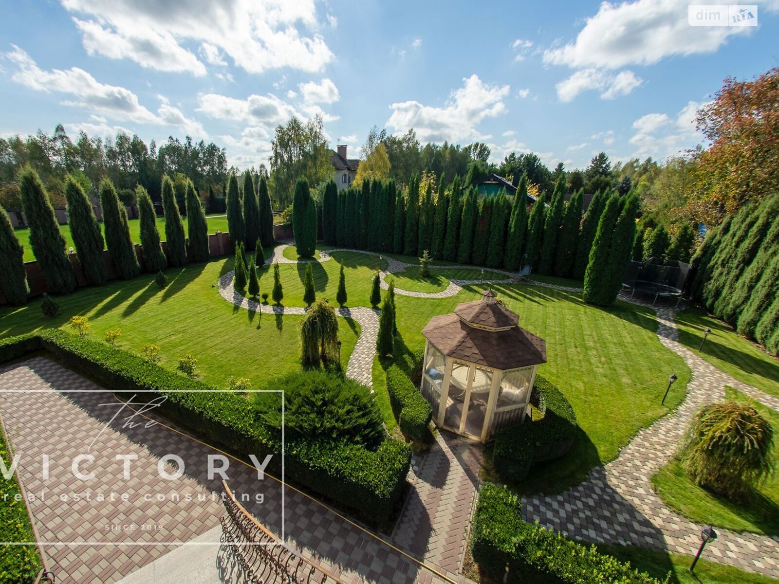 четырехэтажный дом с гаражом, 670.3 кв. м, кирпич. Продажа в Козине фото 1 четырехэтажный дом с гаражом, 670.3 кв. м, кирпич. Продажа в Козине фото 1