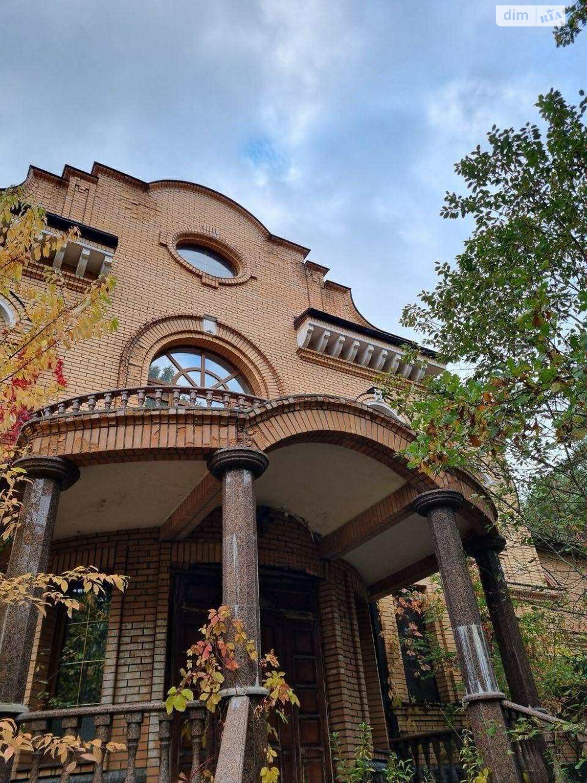 двоповерховий будинок з гаражем, 980 кв. м, цегла. Продаж у Козині фото 1 двоповерховий будинок з гаражем, 980 кв. м, цегла. Продаж у Козині фото 1