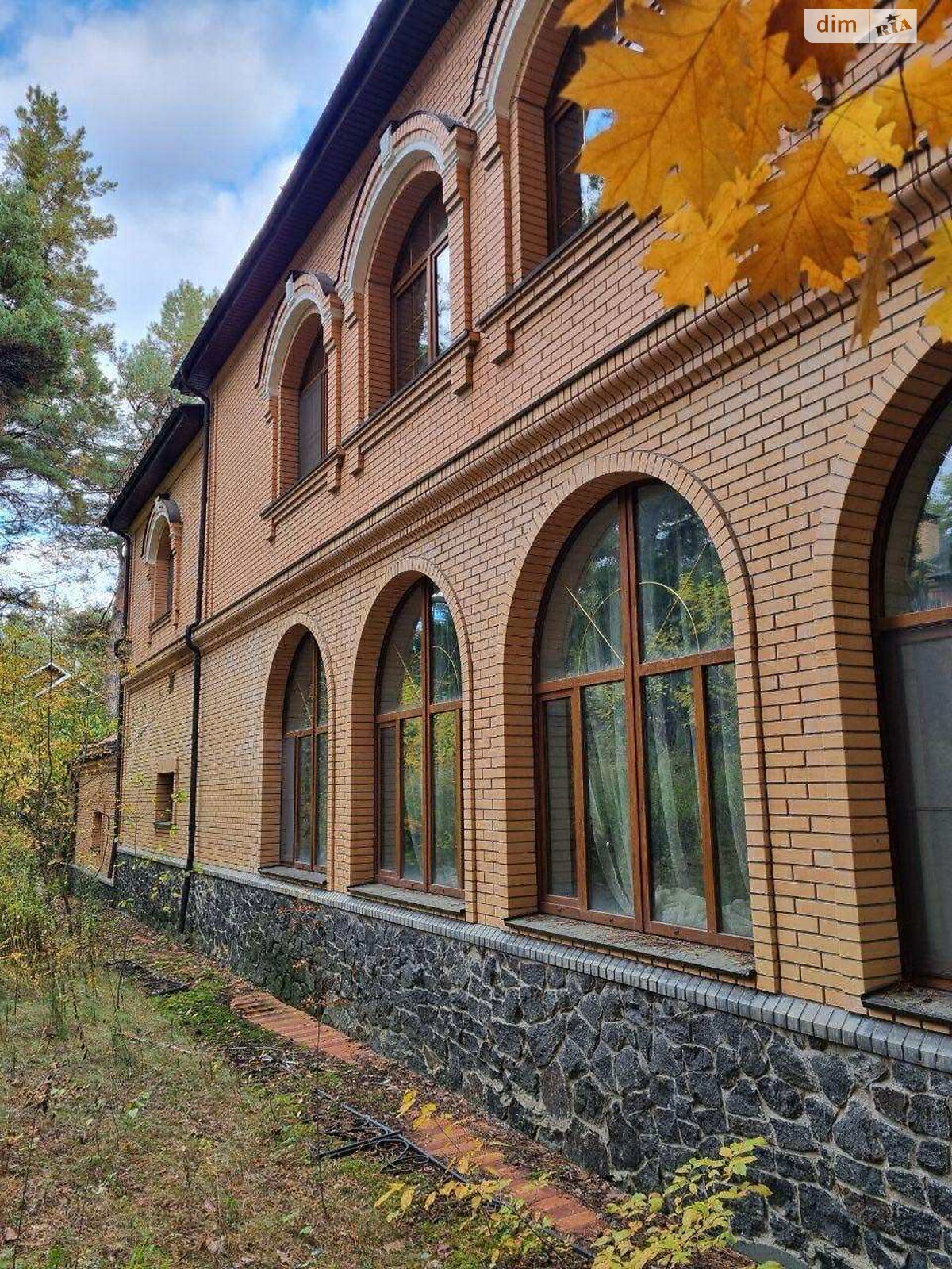 двоповерховий будинок з гаражем, 980 кв. м, цегла. Продаж у Козині фото 1 двоповерховий будинок з гаражем, 980 кв. м, цегла. Продаж у Козині фото 1