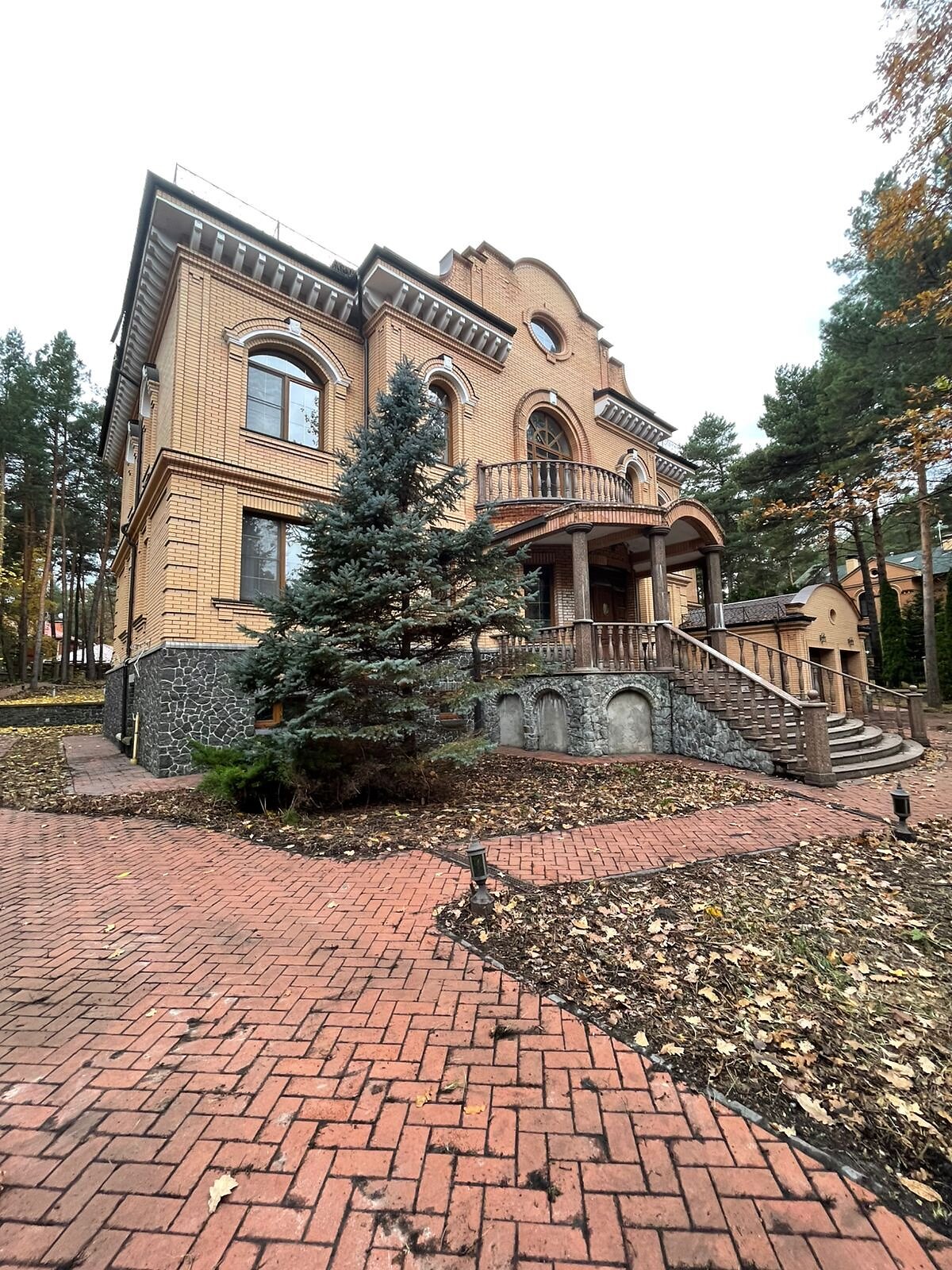 двоповерховий будинок з гаражем, 980 кв. м, цегла. Продаж у Козині фото 1 двоповерховий будинок з гаражем, 980 кв. м, цегла. Продаж у Козині фото 1