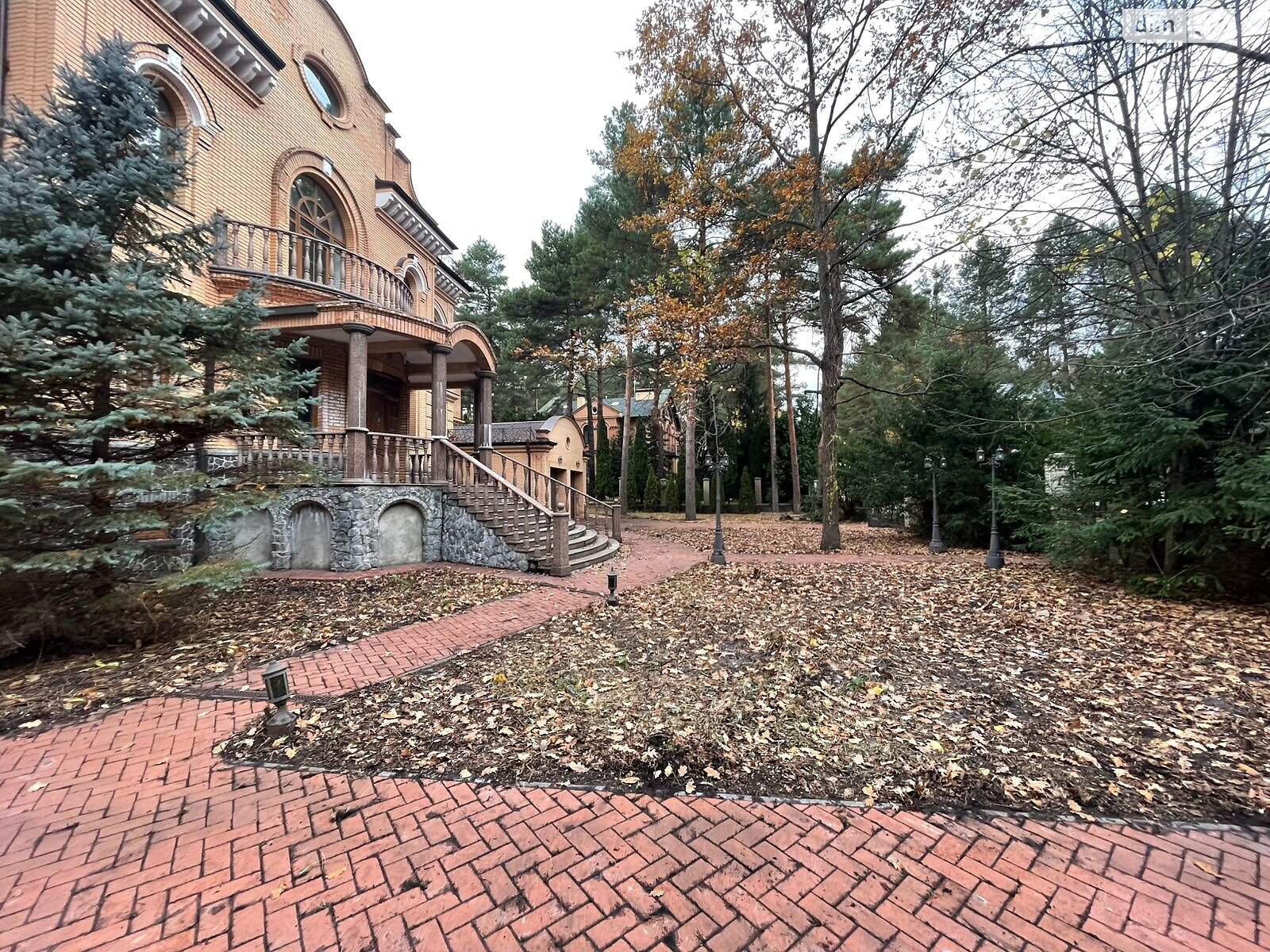 двоповерховий будинок з гаражем, 980 кв. м, цегла. Продаж у Козині фото 1 двоповерховий будинок з гаражем, 980 кв. м, цегла. Продаж у Козині фото 1