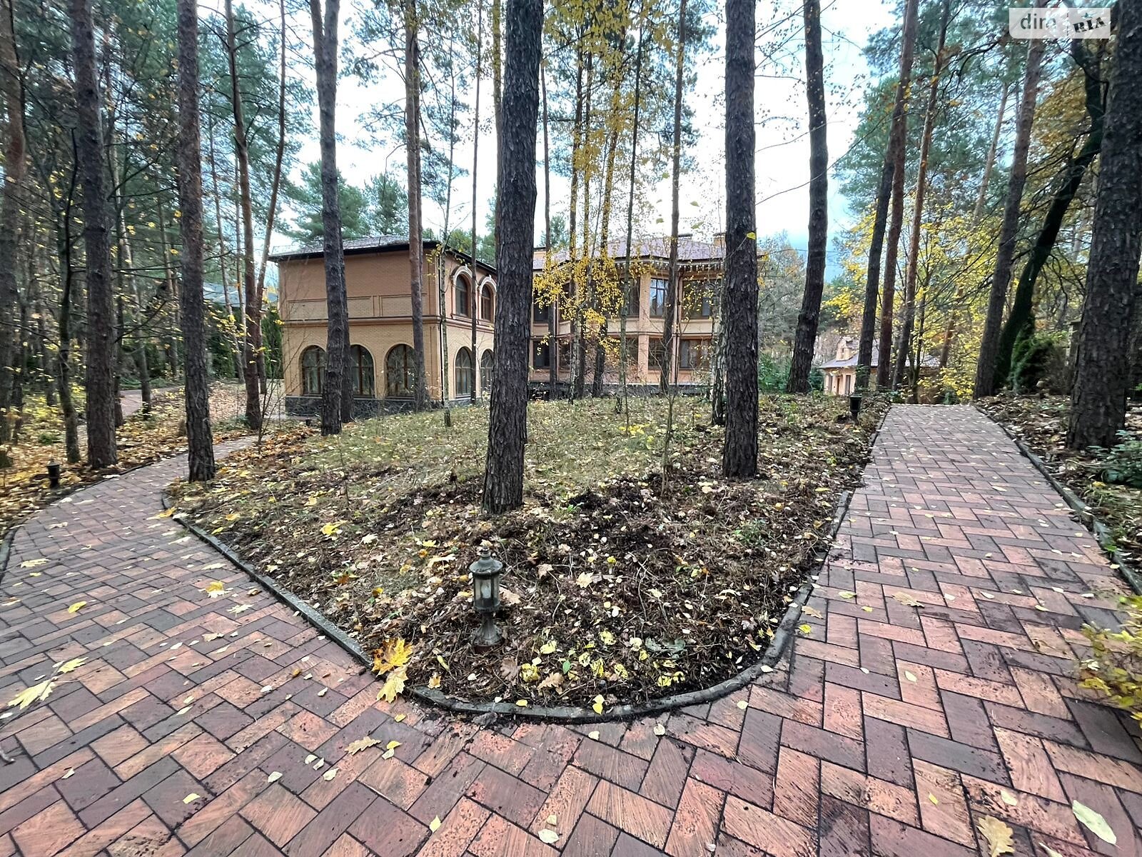 двоповерховий будинок з гаражем, 980 кв. м, цегла. Продаж у Козині фото 1 двоповерховий будинок з гаражем, 980 кв. м, цегла. Продаж у Козині фото 1