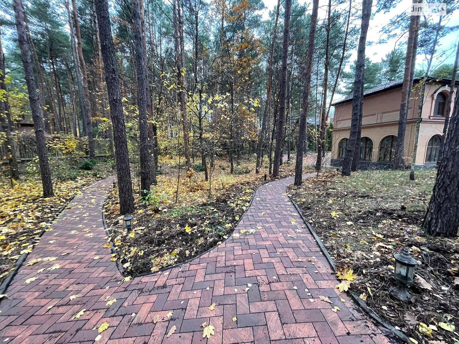 двоповерховий будинок з гаражем, 980 кв. м, цегла. Продаж у Козині фото 1 двоповерховий будинок з гаражем, 980 кв. м, цегла. Продаж у Козині фото 1