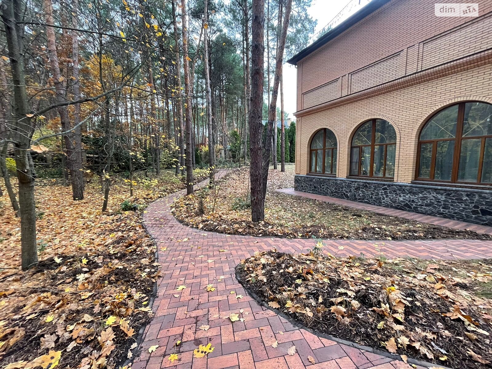 двоповерховий будинок з гаражем, 980 кв. м, цегла. Продаж у Козині фото 1 двоповерховий будинок з гаражем, 980 кв. м, цегла. Продаж у Козині фото 1