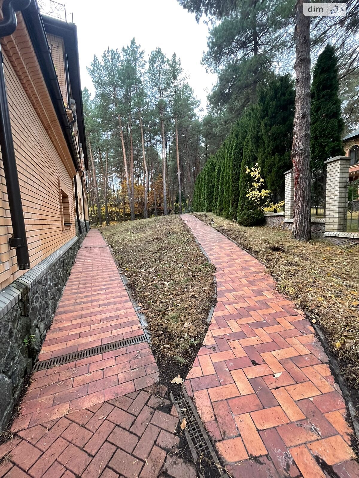 двоповерховий будинок з гаражем, 980 кв. м, цегла. Продаж у Козині фото 1 двоповерховий будинок з гаражем, 980 кв. м, цегла. Продаж у Козині фото 1