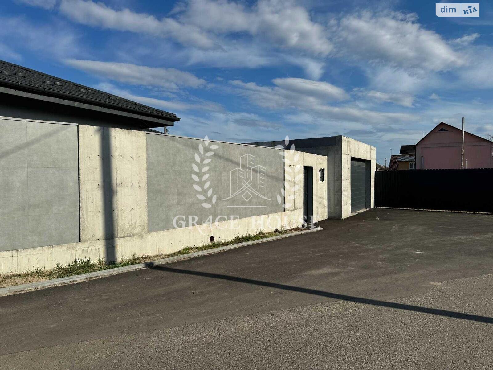 одноэтажный дом с гаражом, 251 кв. м, кирпич. Продажа в Козине фото 1 одноэтажный дом с гаражом, 251 кв. м, кирпич. Продажа в Козине фото 1