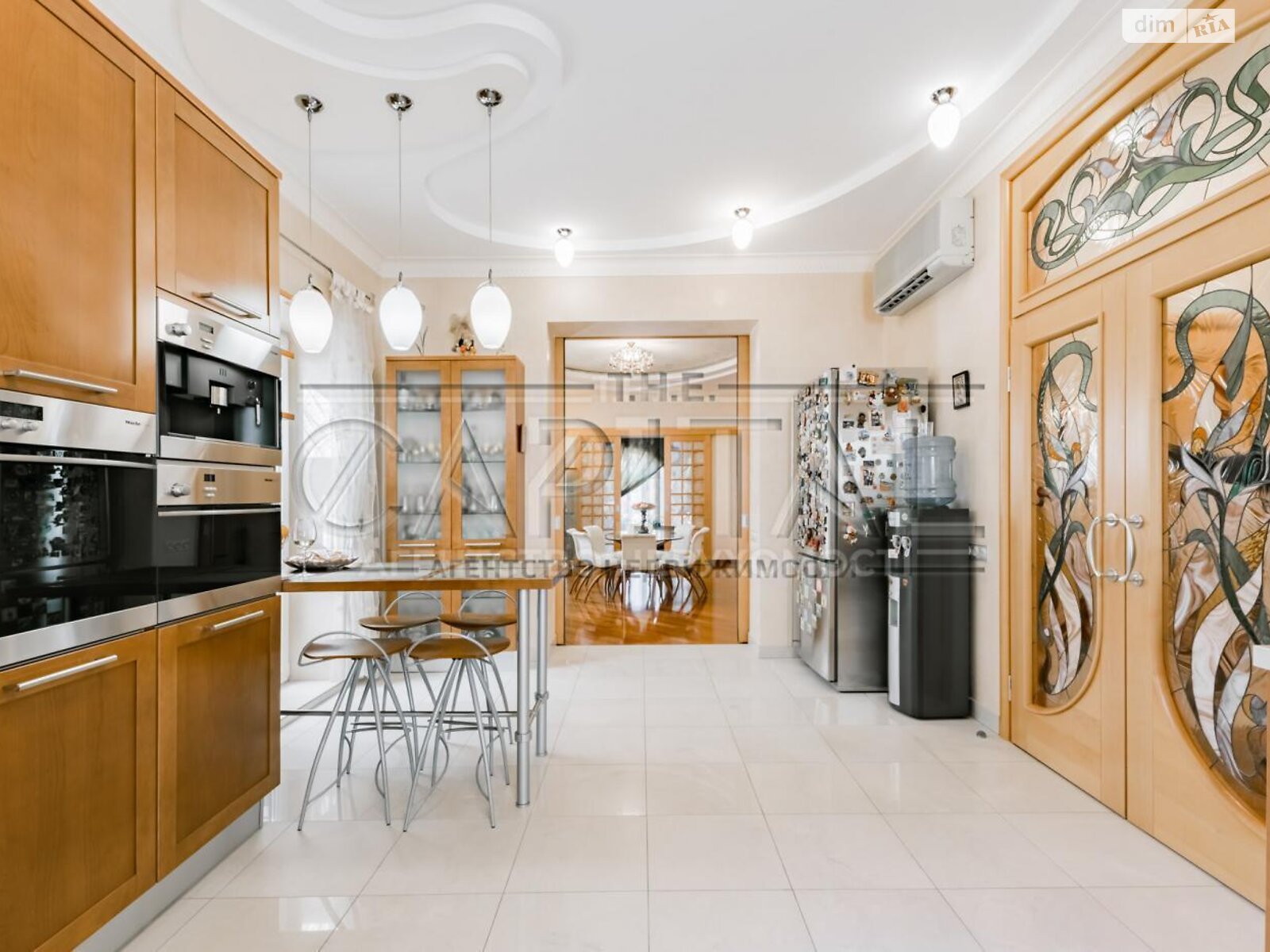 триповерховий будинок з гаражем, 815 кв. м, цегла. Продаж у Козині фото 1 триповерховий будинок з гаражем, 815 кв. м, цегла. Продаж у Козині фото 1