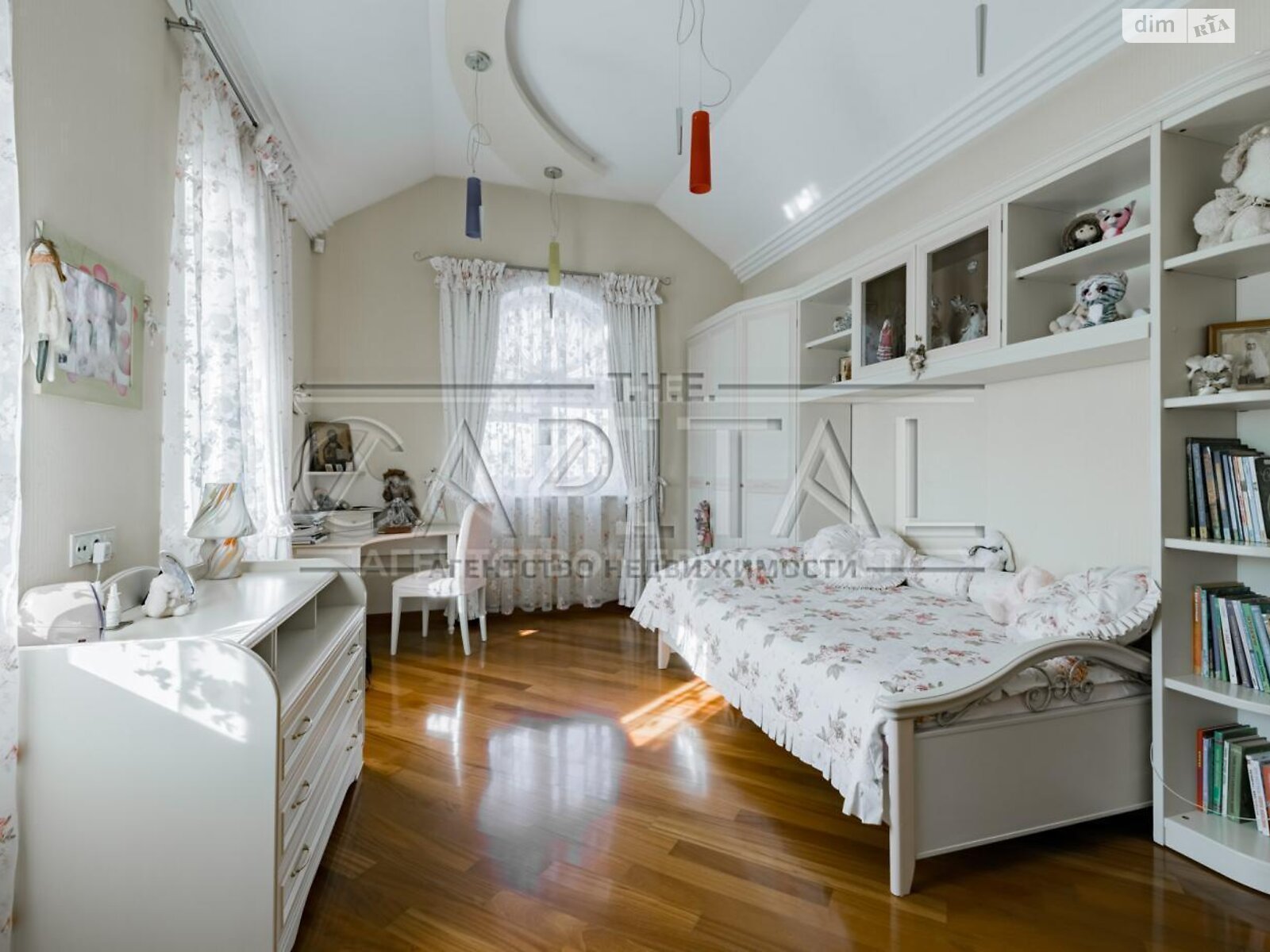 триповерховий будинок з гаражем, 815 кв. м, цегла. Продаж у Козині фото 1 триповерховий будинок з гаражем, 815 кв. м, цегла. Продаж у Козині фото 1