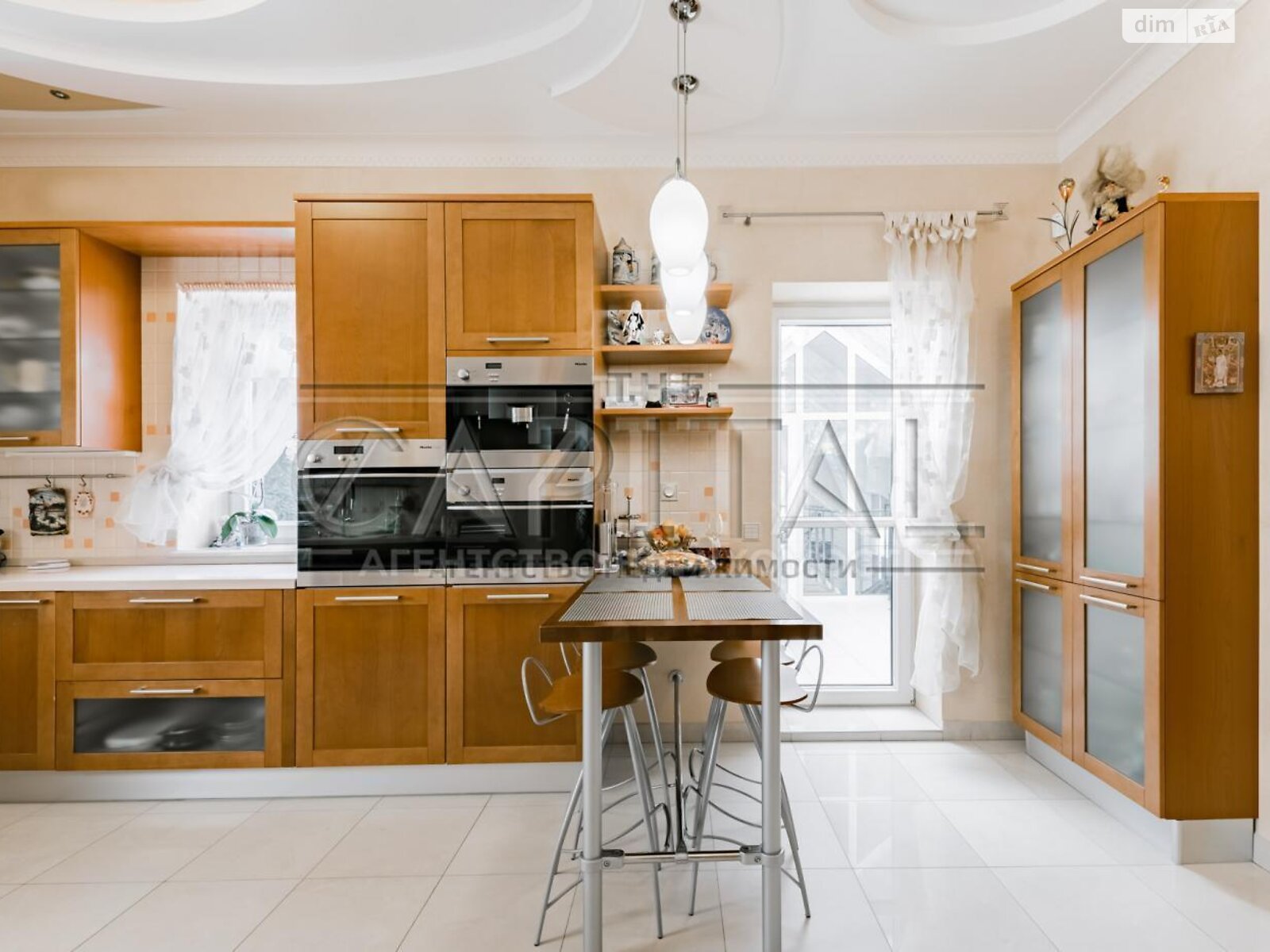 триповерховий будинок з гаражем, 815 кв. м, цегла. Продаж у Козині фото 1 триповерховий будинок з гаражем, 815 кв. м, цегла. Продаж у Козині фото 1