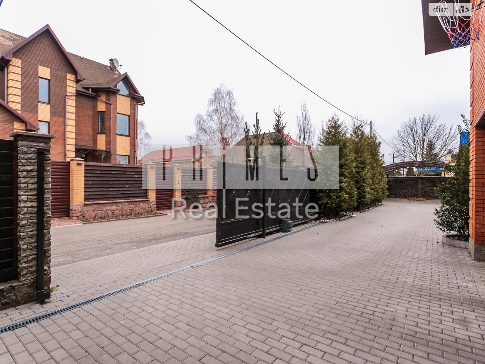 двухэтажный дом с гаражом, 410 кв. м, кирпич. Продажа в Козине фото 1 двухэтажный дом с гаражом, 410 кв. м, кирпич. Продажа в Козине фото 1
