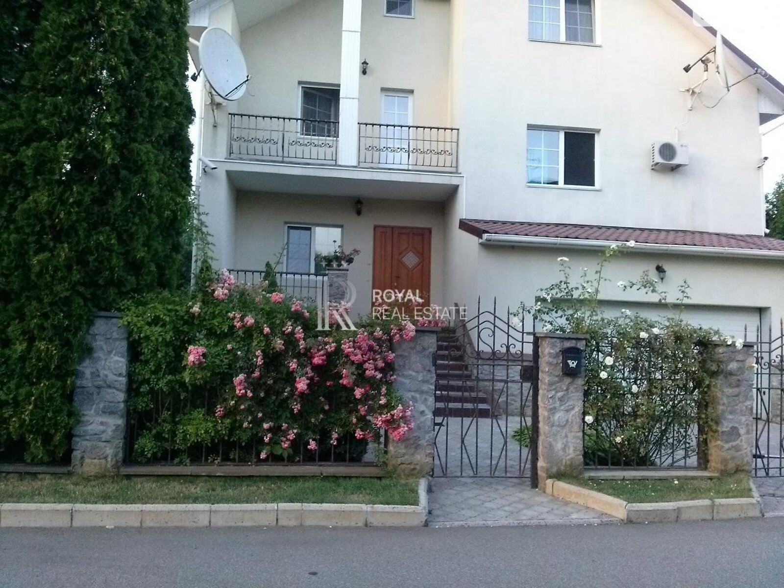 трехэтажный дом беседка, 498 кв. м, кирпич. Продажа в Козине фото 1 трехэтажный дом беседка, 498 кв. м, кирпич. Продажа в Козине фото 1