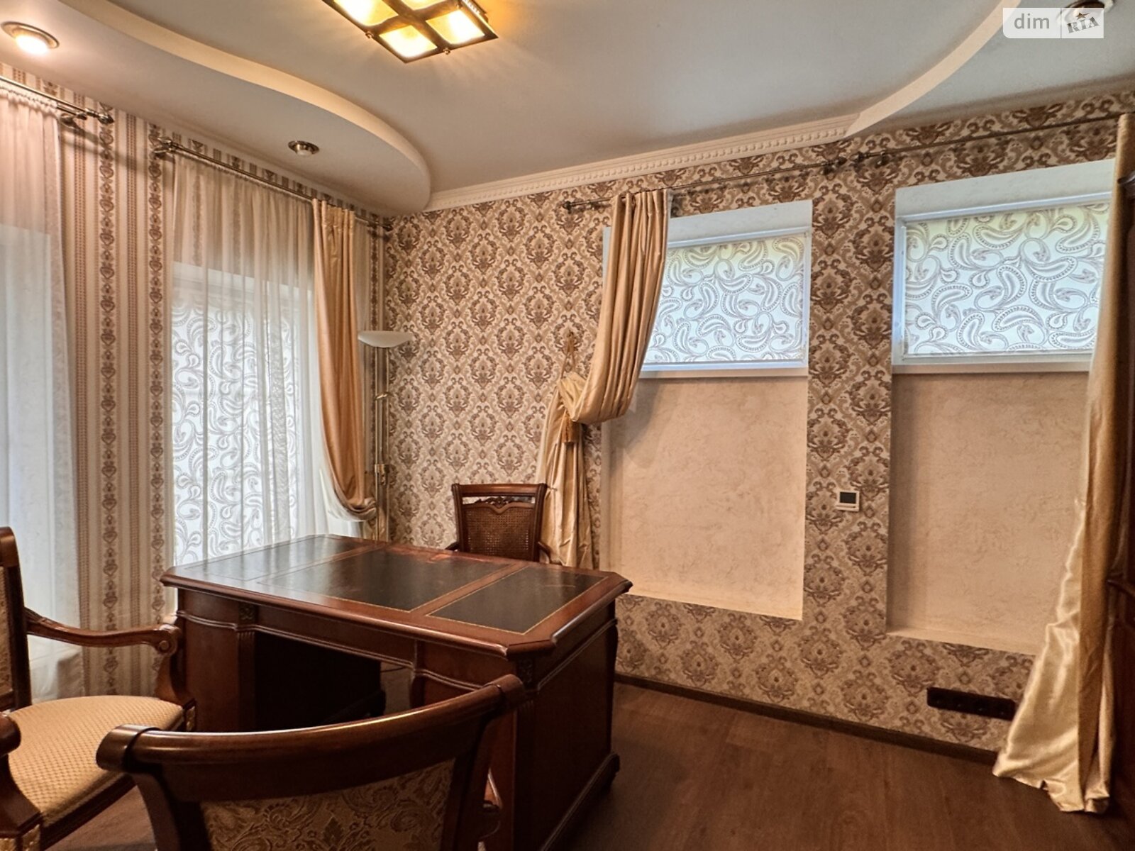 двухэтажный дом с балконом, 860 кв. м, кирпич. Продажа в Козине фото 1