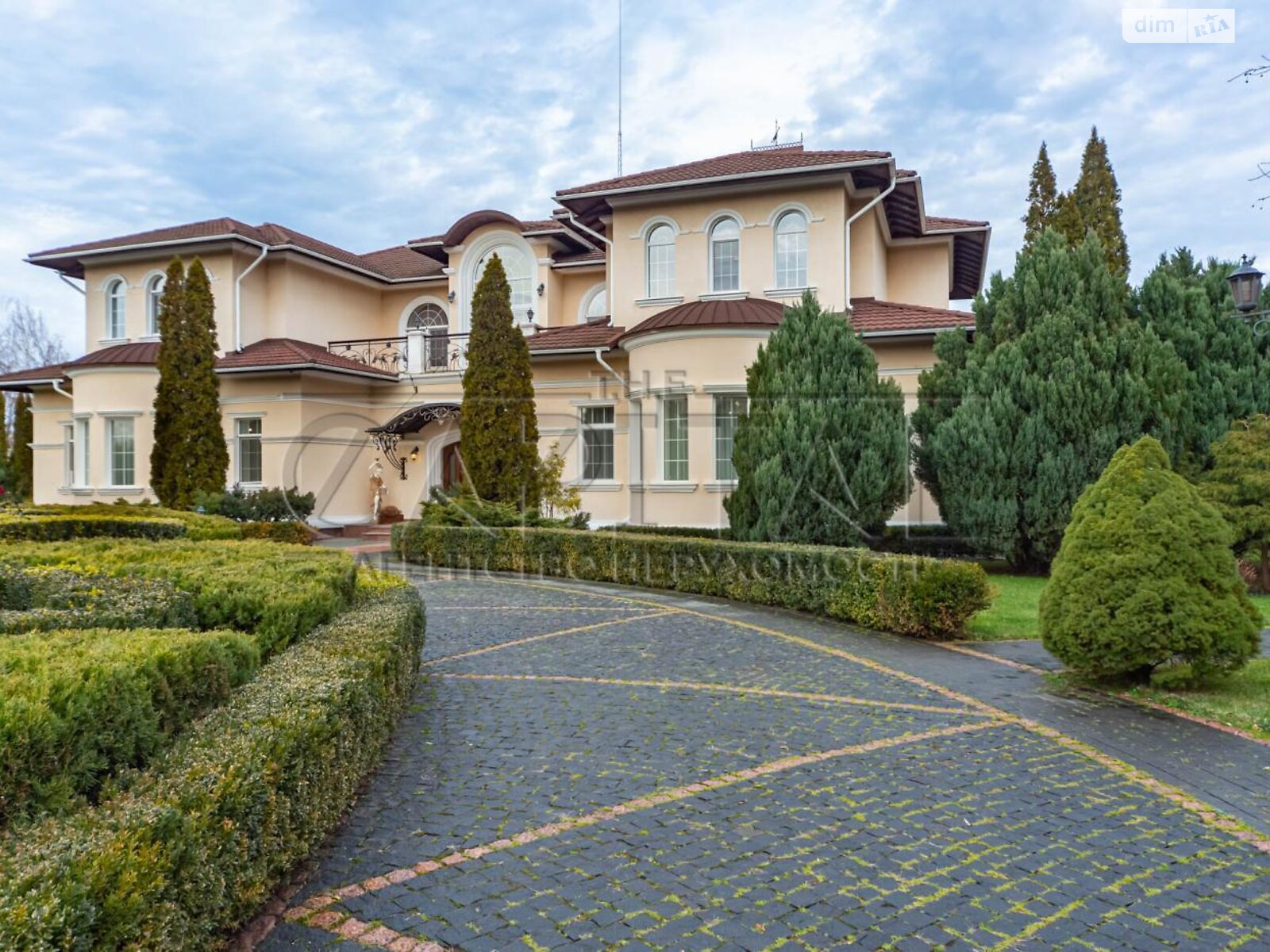 трехэтажный дом беседка, 882 кв. м, кирпич. Продажа в Козине фото 1 трехэтажный дом беседка, 882 кв. м, кирпич. Продажа в Козине фото 1