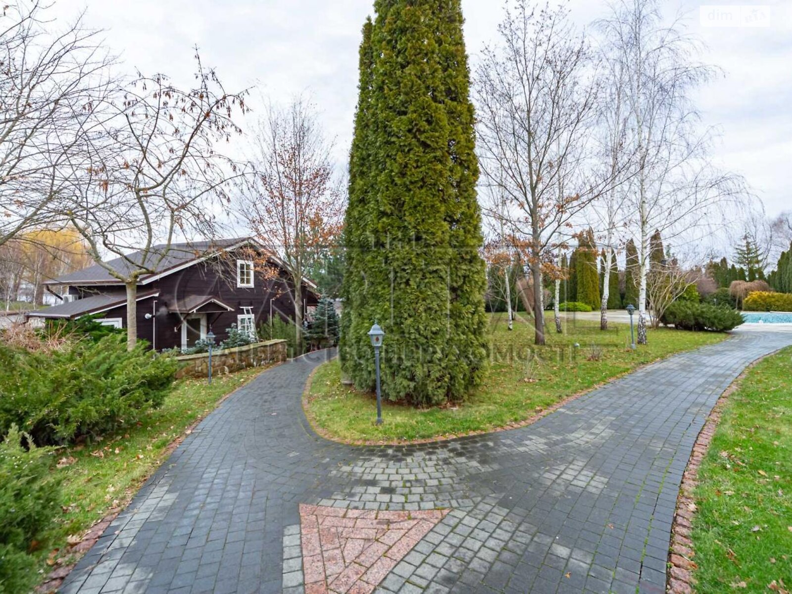 трехэтажный дом беседка, 882 кв. м, кирпич. Продажа в Козине фото 1 трехэтажный дом беседка, 882 кв. м, кирпич. Продажа в Козине фото 1